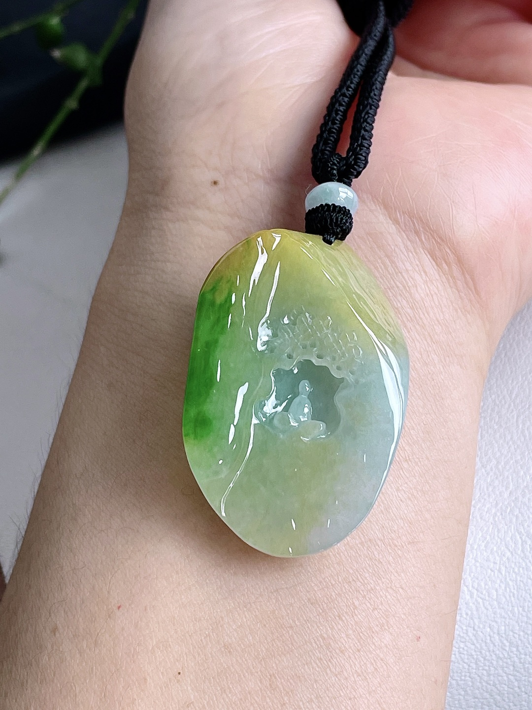 【裸石】冰黄加绿悟道无相佛牌吊坠【说明】缅甸 无裂 性比高  【尺寸】42.5-26.3-11.7