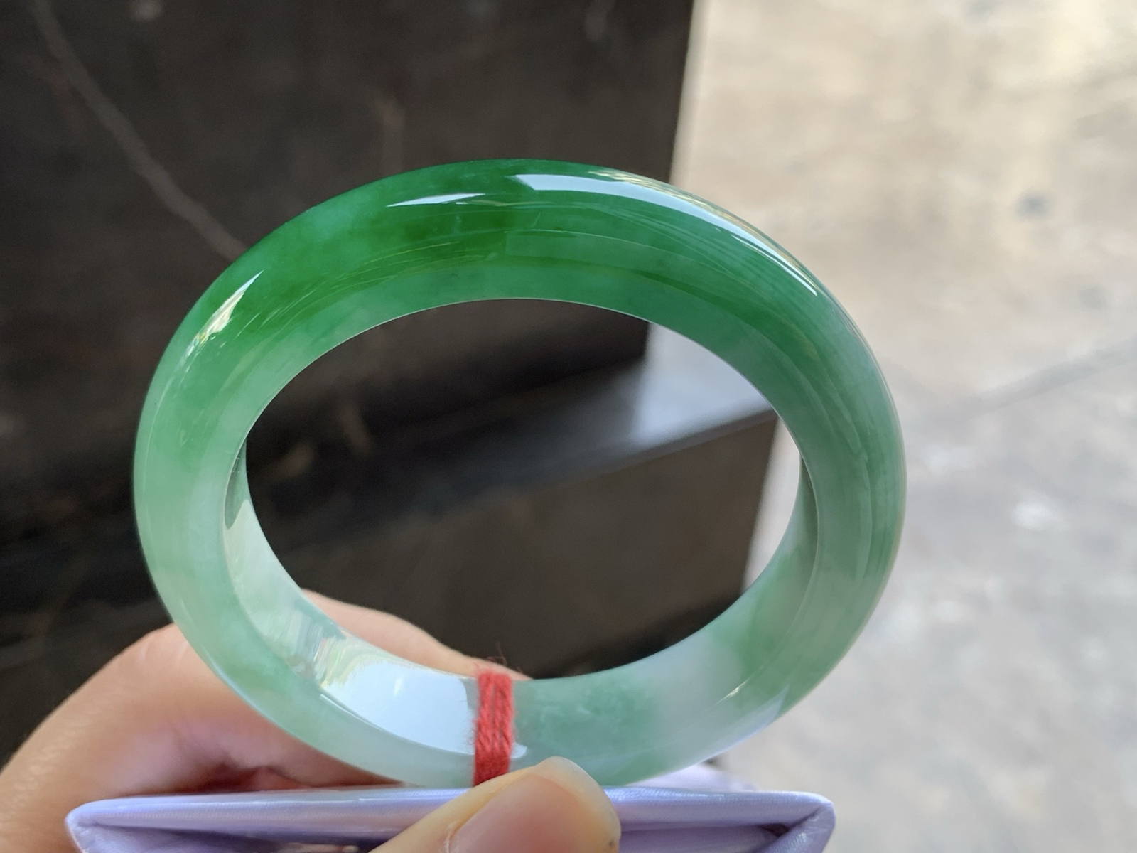 53-12.3-9

辣绿色手镯^_^颜色鲜艳 浓郁