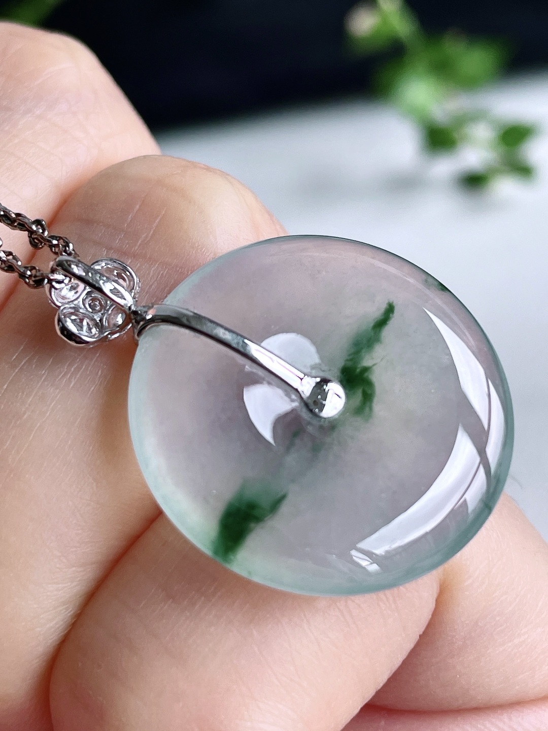 【镶嵌】冰飘花平安扣吊坠  【说明】缅甸 18k金镶嵌 无裂 性比高  【整体】28.8  【裸石】22.3-4.3  【重量】4.8克