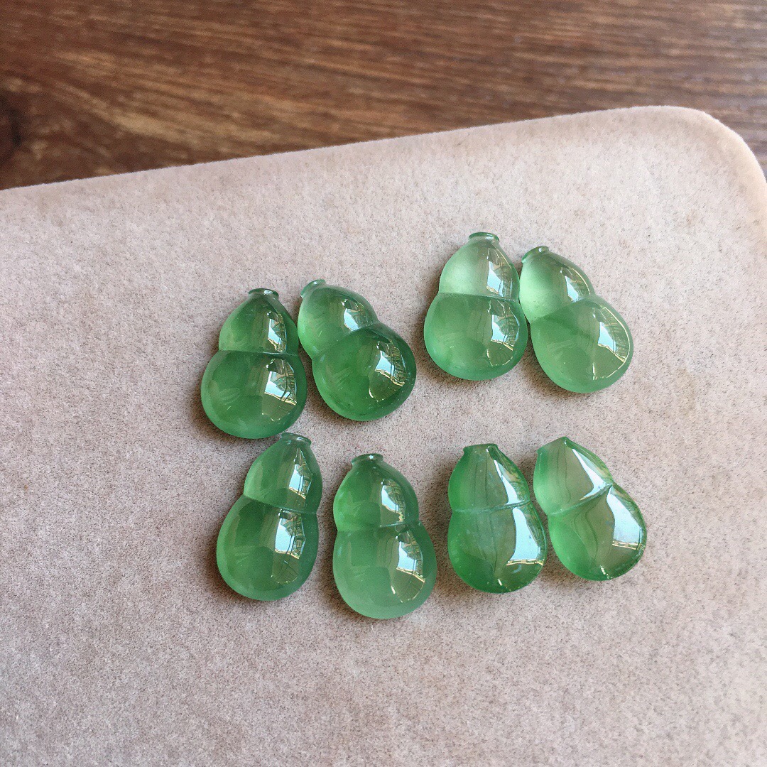 冰晴底葫芦一手，镶嵌佳品，冰润饱满，玉质细腻，种水足，001 尺寸12.3*8.4*3.8