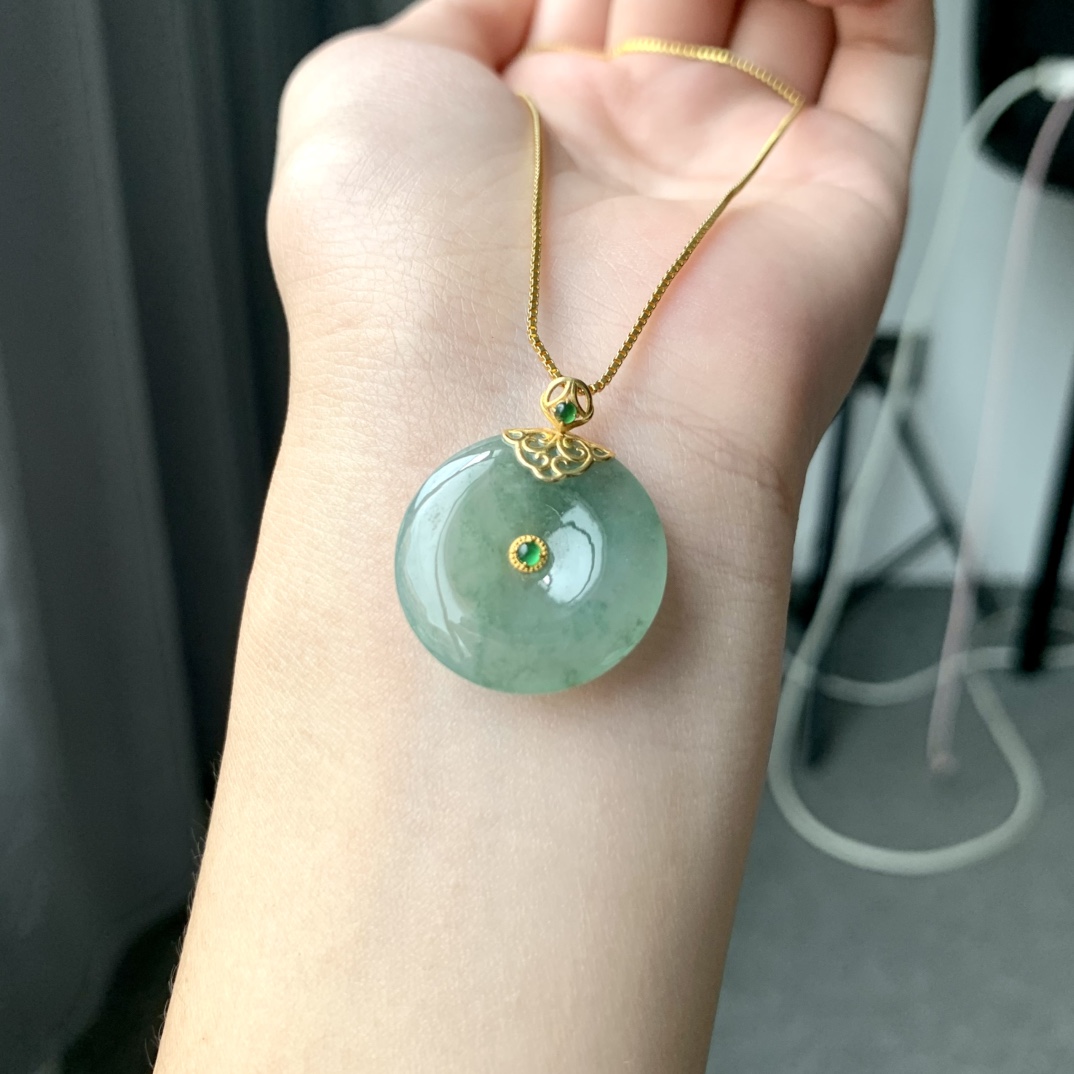 平安扣，飘花底子，细腻饱满，尺寸22.4-4【B5456BCE】