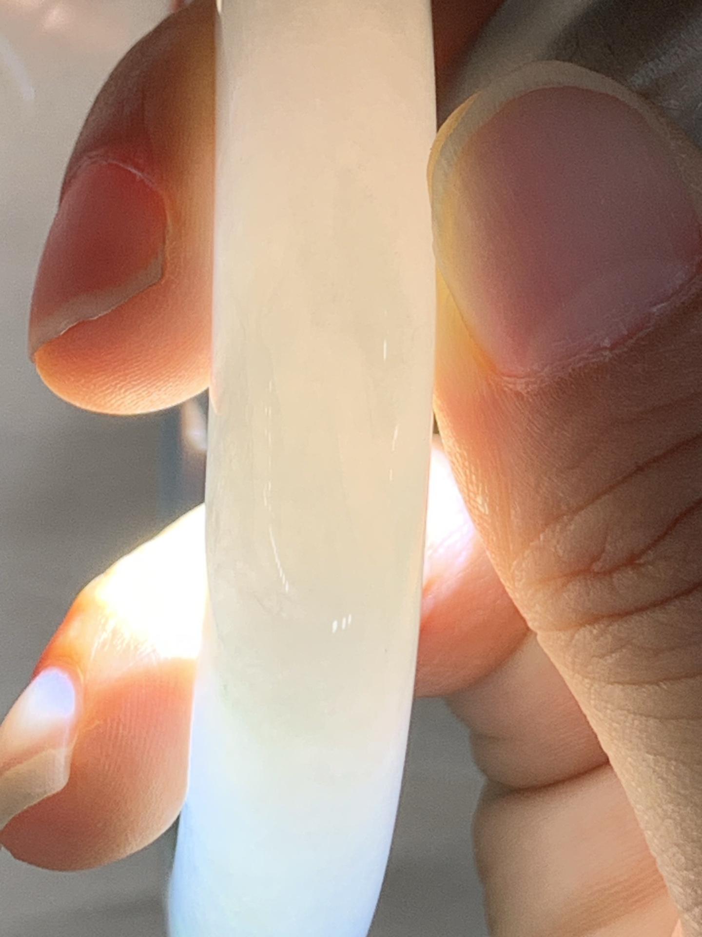 冰飘花正圈58-11.9-9.50422-N489打灯细纹，底妆冰透细腻，冰底中开出了朵朵兰花，飘花灵动飘逸，勾勒出一幅唯美诗意的山水意境画，古典优雅又秀气。