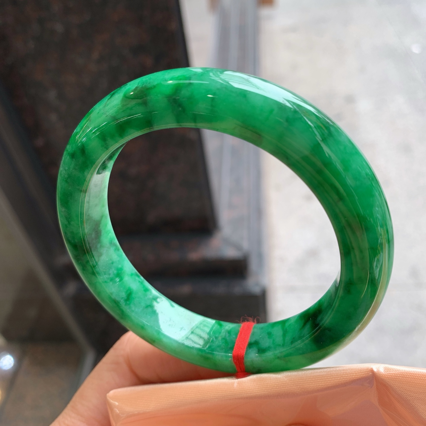 正圈满色 表皮微瑕疵微扣 尺寸：60.3/12.5/10.3  色辣大圈口