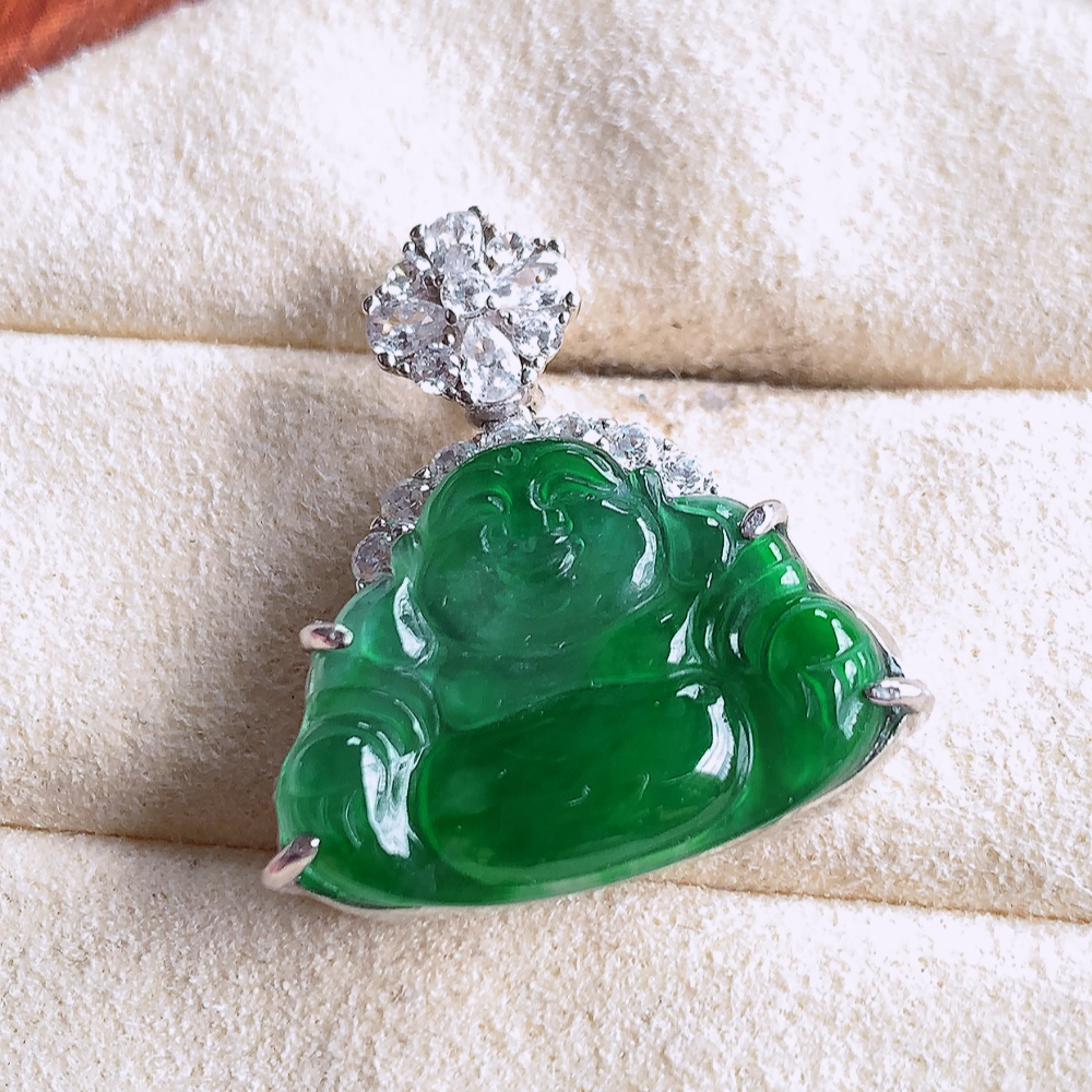冰润精雕925银佛公吊坠，法相端庄大气，工艺精湛，种色浓郁，细腻饱满冰润，种老水足，收藏佳品，佩戴大气  W   502-422尺寸：15.3-21.6-7.8mm裸石尺寸：14.5-18.2mm