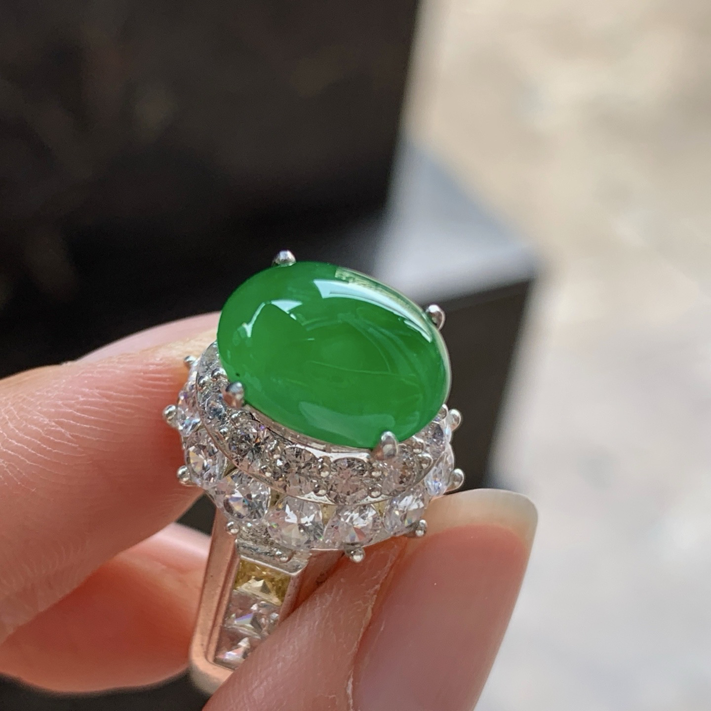 冰绿戒面^_^饱满 透亮 荧光十足 铜托