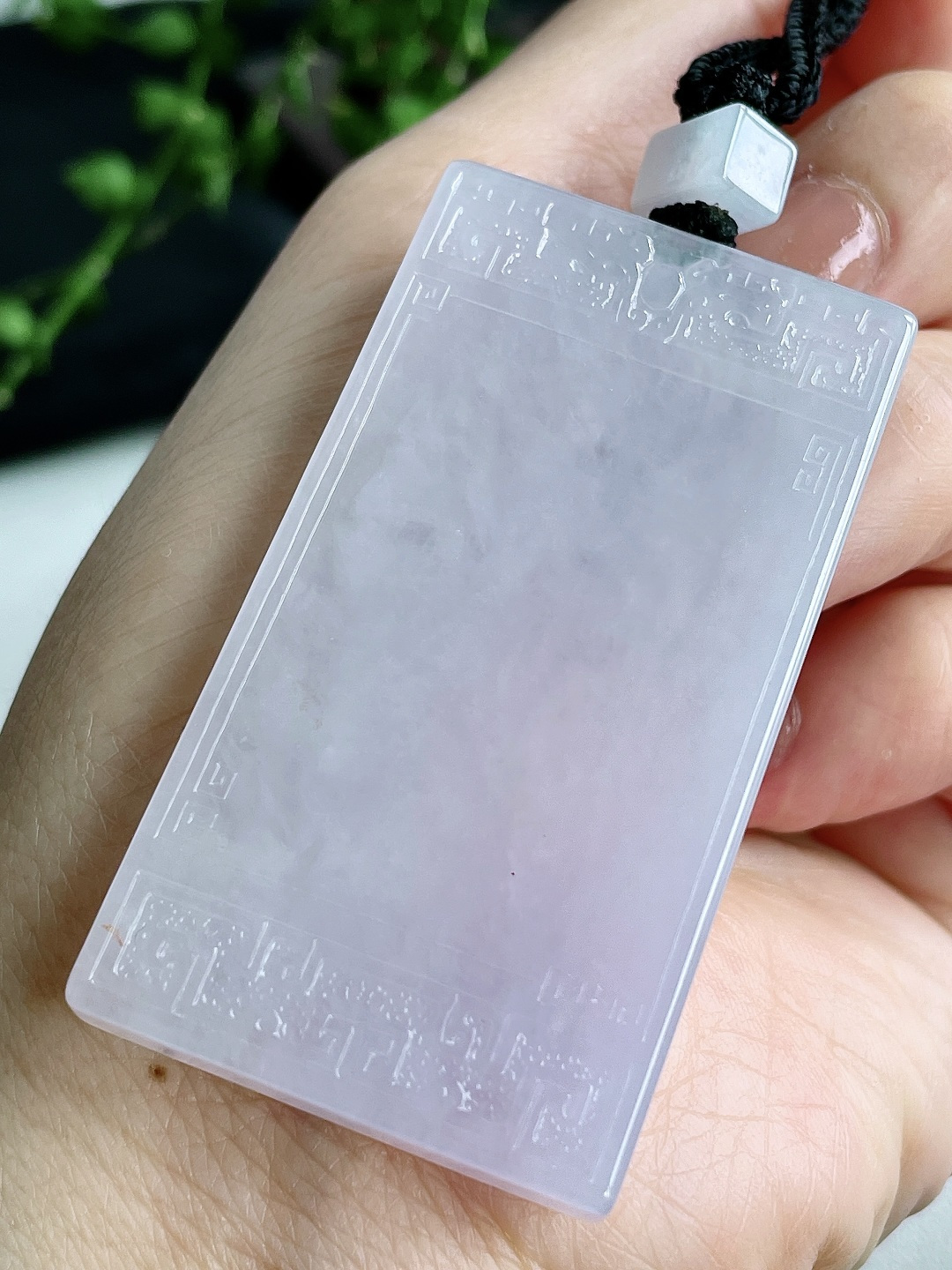 【裸石】冰紫底仿古牌无事牌吊坠【说明】缅甸 无裂 性比高  【尺寸】59.3-31.7-5.6【重量】37.7克【】 5800不议