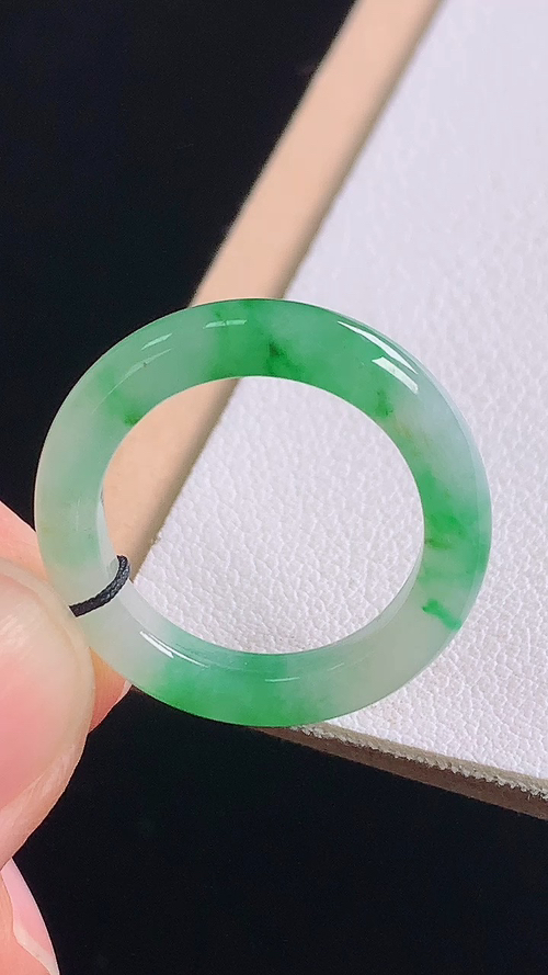 冰飘绿指环，无裂，尺寸:圈口12/16.4-3.7-3.2mm