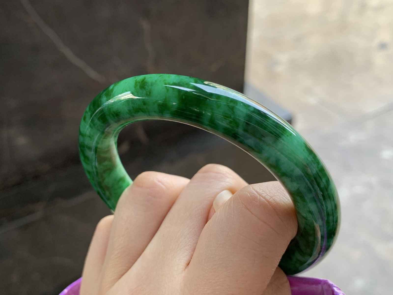 56-11

辣绿色圆条手镯^_^颜色鲜艳