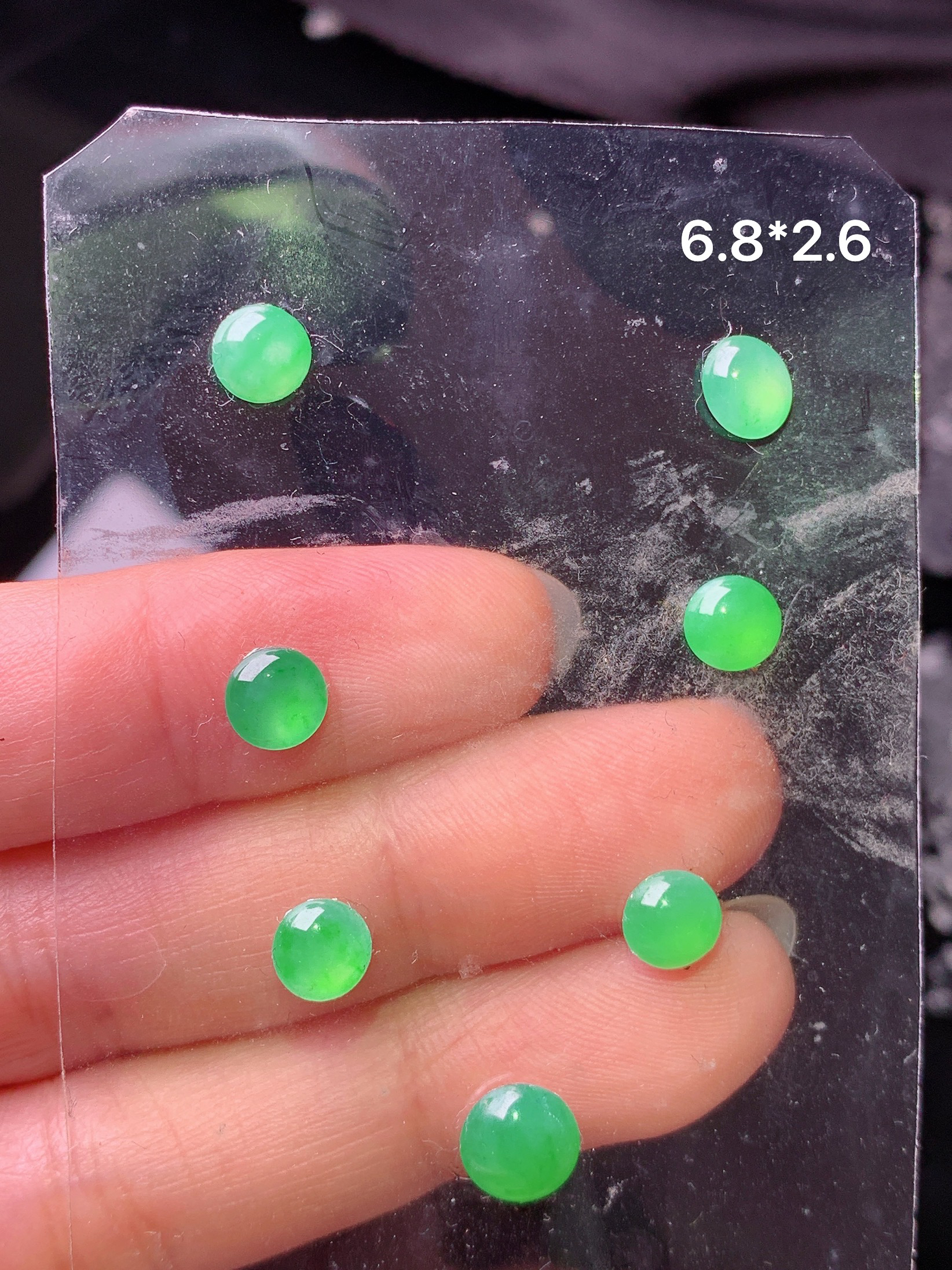 镶嵌款 冰阳绿蛋面一手 玉质细腻 色泽艳丽清新 水润亮眼 整体尺寸6.8*2.6L2