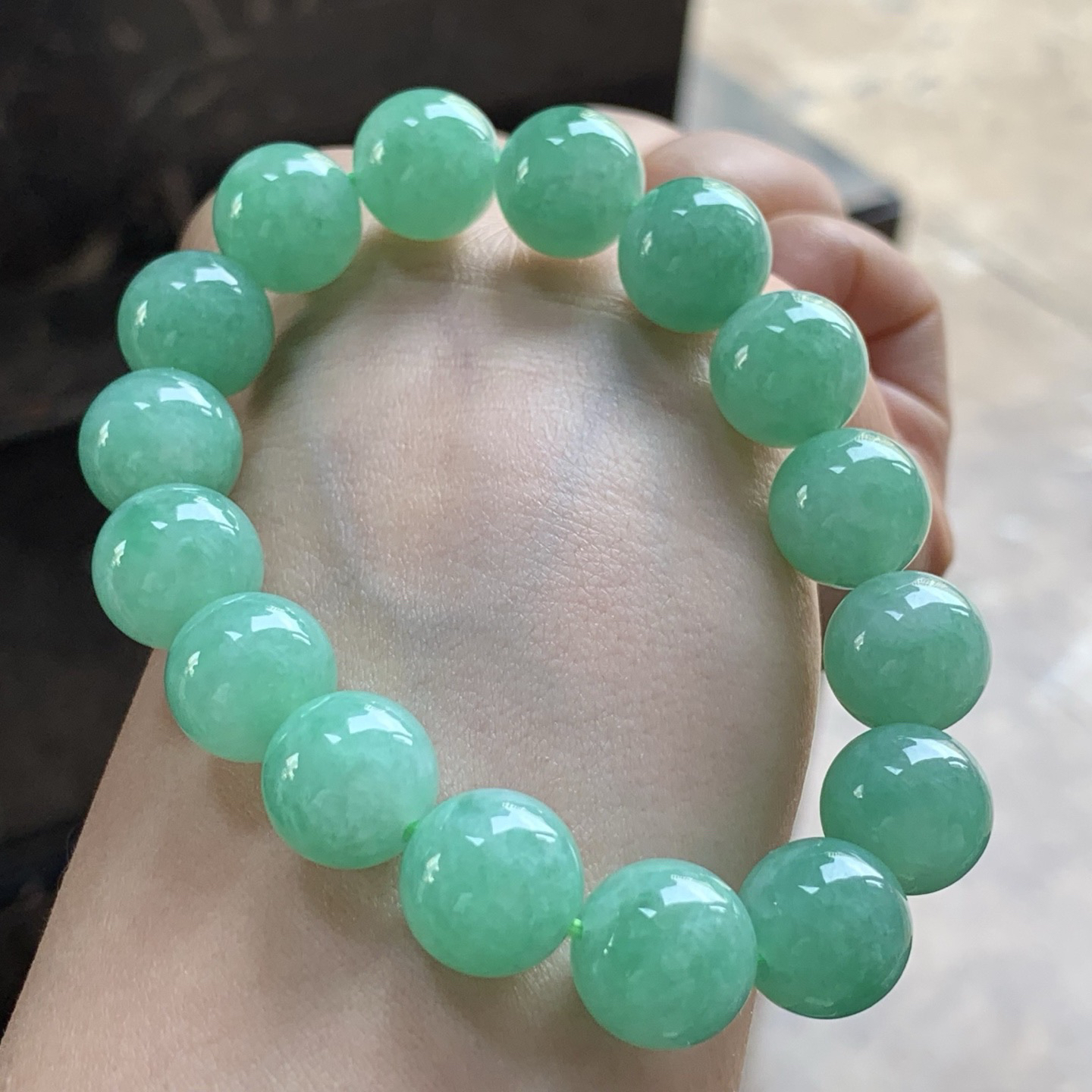 绿色手串^_^大颗 鲜艳 玉质温润