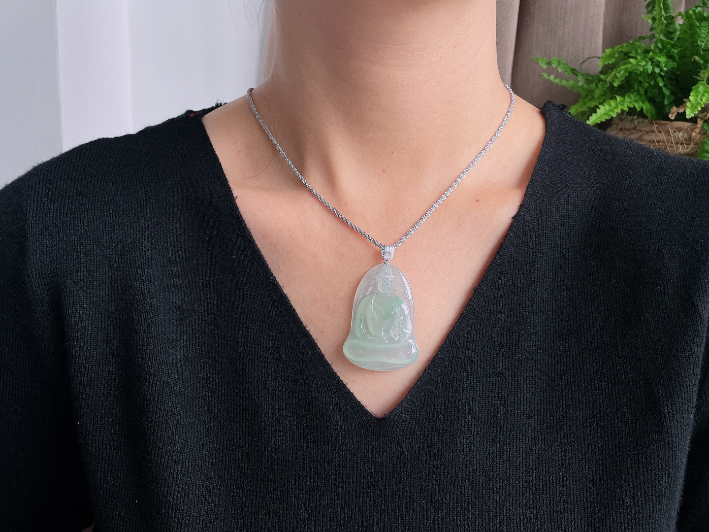 【镶嵌】晴水观音素衣大观音吊坠，缅料 18k金镶嵌 无裂 性比高55.3，裸石47.2-33.6-6，重量17.6克