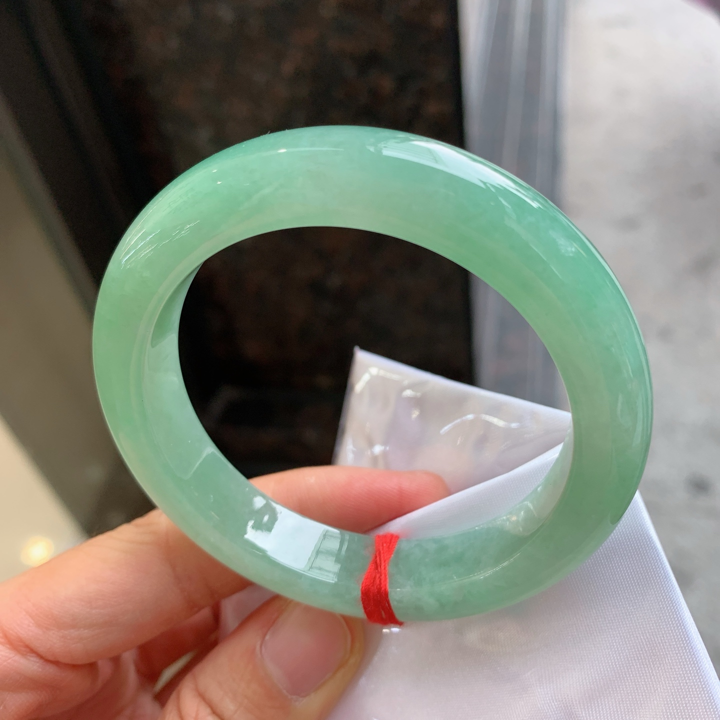 正圈冰飘绿 有颗美人痣 尺寸：56.8/11.9/9.6 版型好