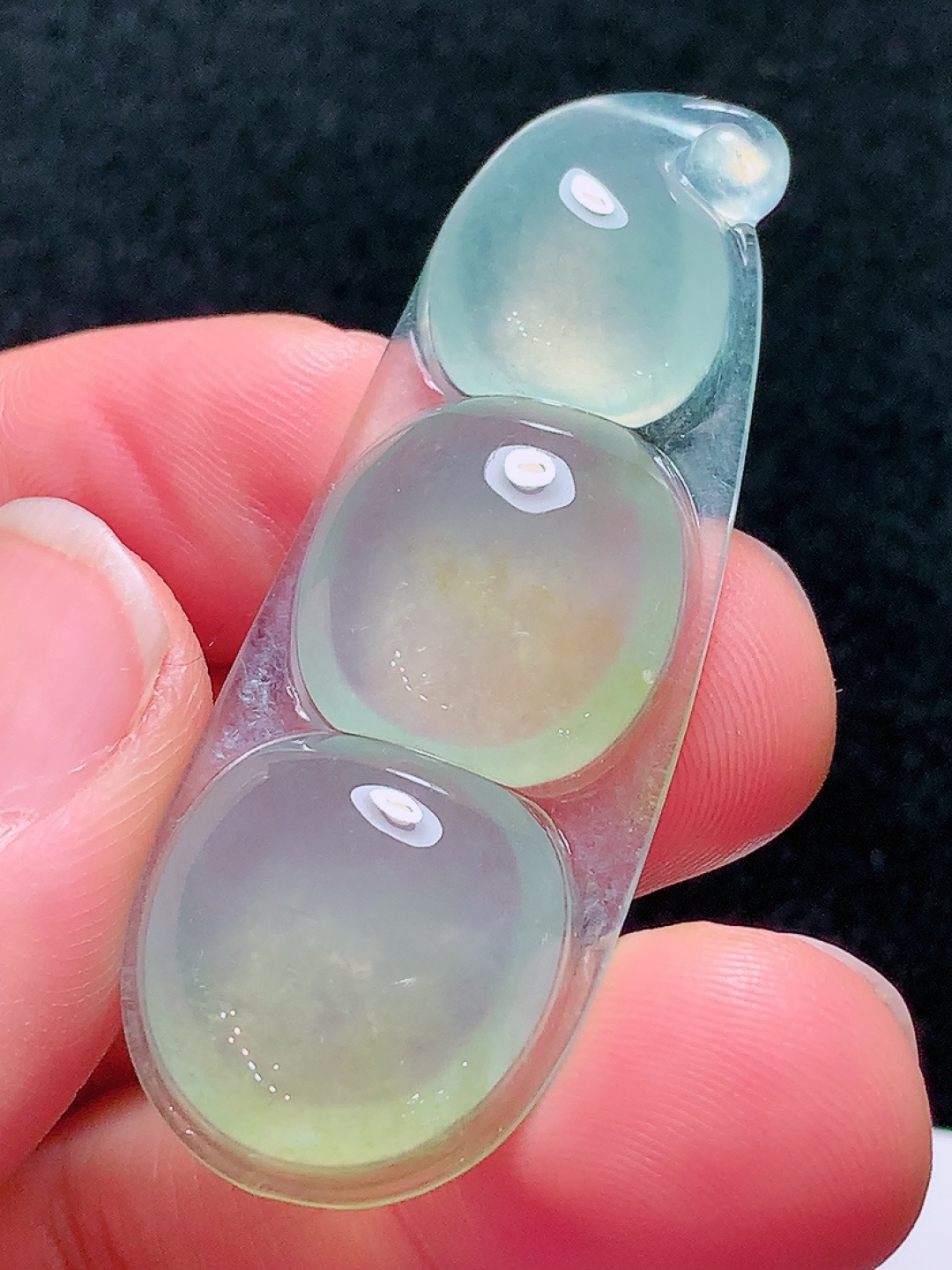 ️冰种飘黄翡福豆，种老水头好，又冰又润，饱满无裂，尺寸：49.2/18.9/5.8mm，ss50182a