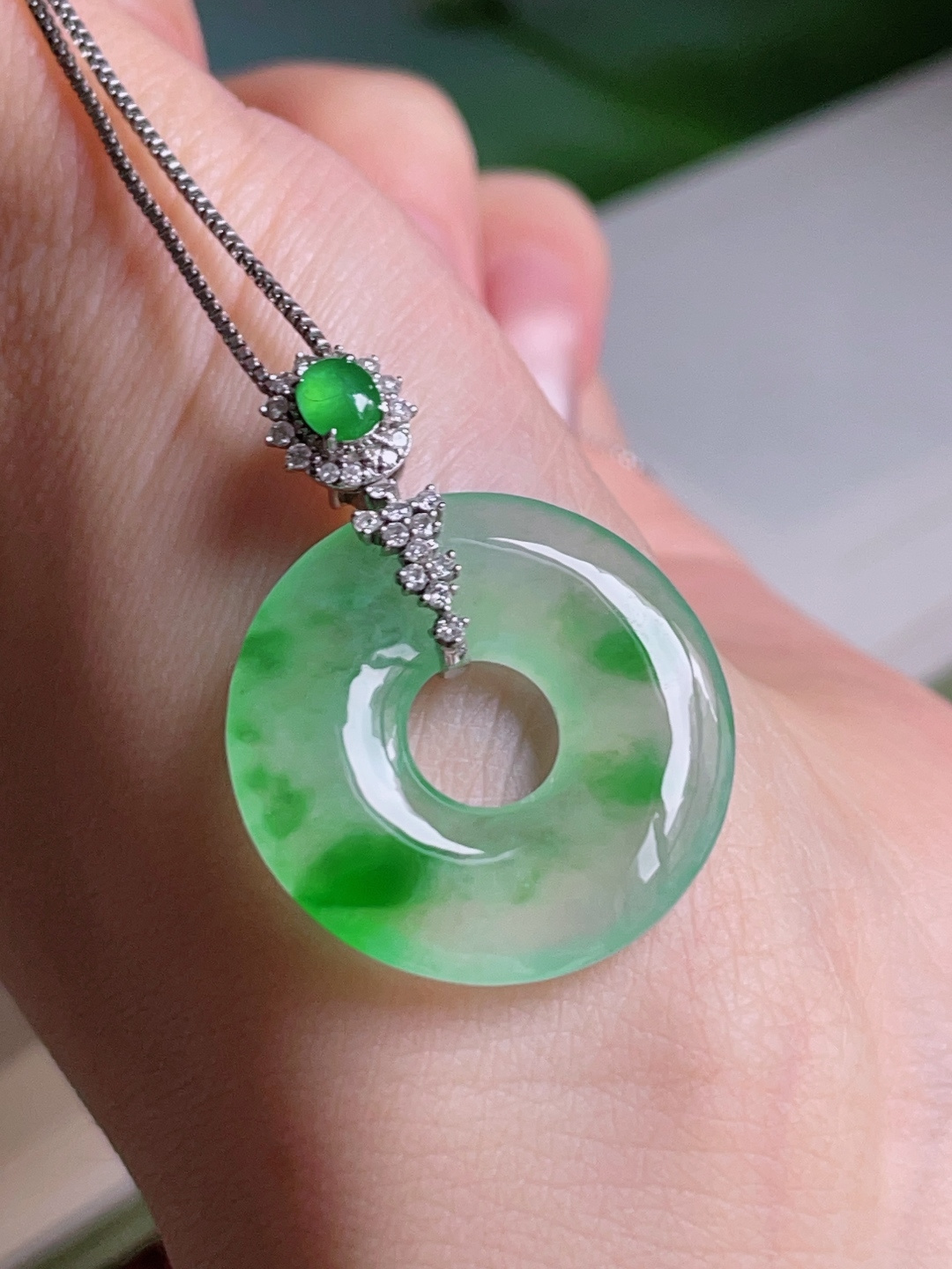 ️ 冰飘绿花甜甜圈，花色灵动，种老水润，18k金镶嵌，32.3/23.7/3.8