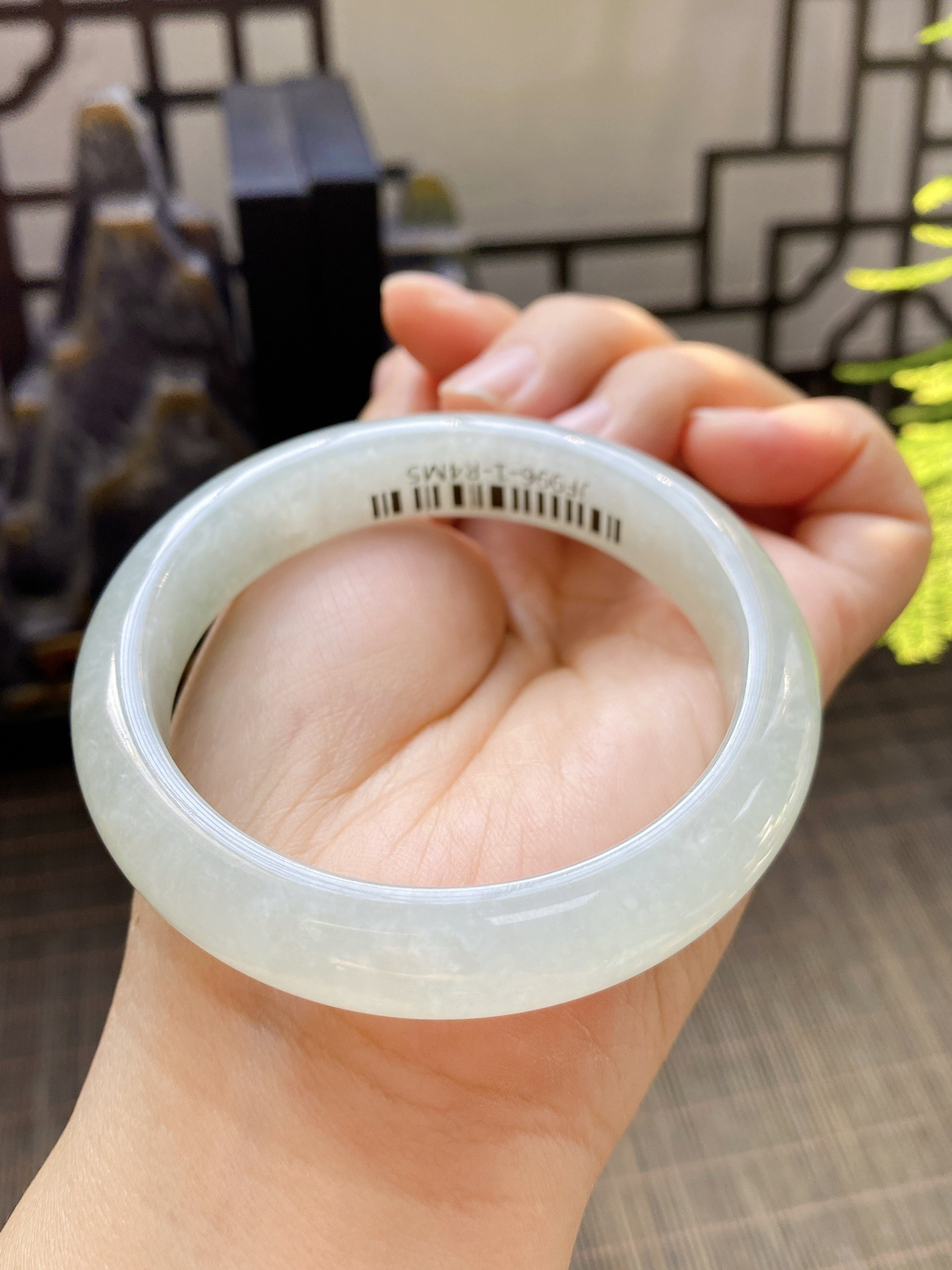 【冰睛底手镯】
【尺寸】56-8-13