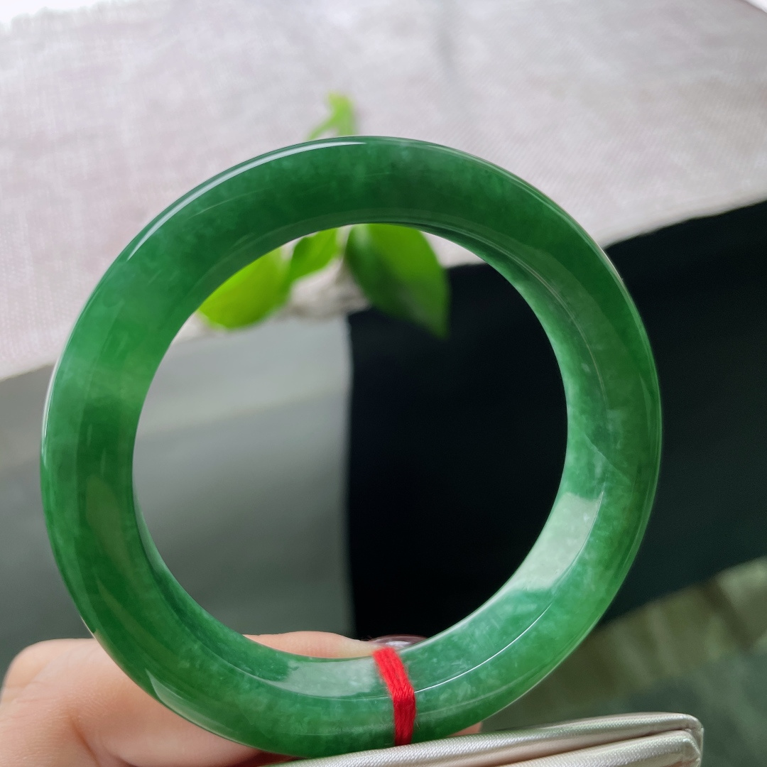 55/11.7/9.4，绿底正圈，历久弥新，愈发温润深沉，如凝固的时光。皮纹，ss51701a