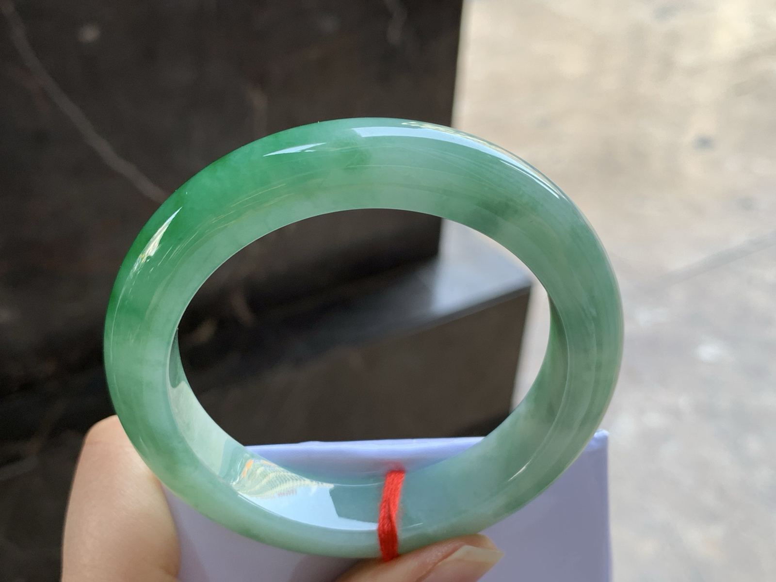 55-12.9-9.5

浓绿色手镯^_^颜色鲜艳 玉质温润