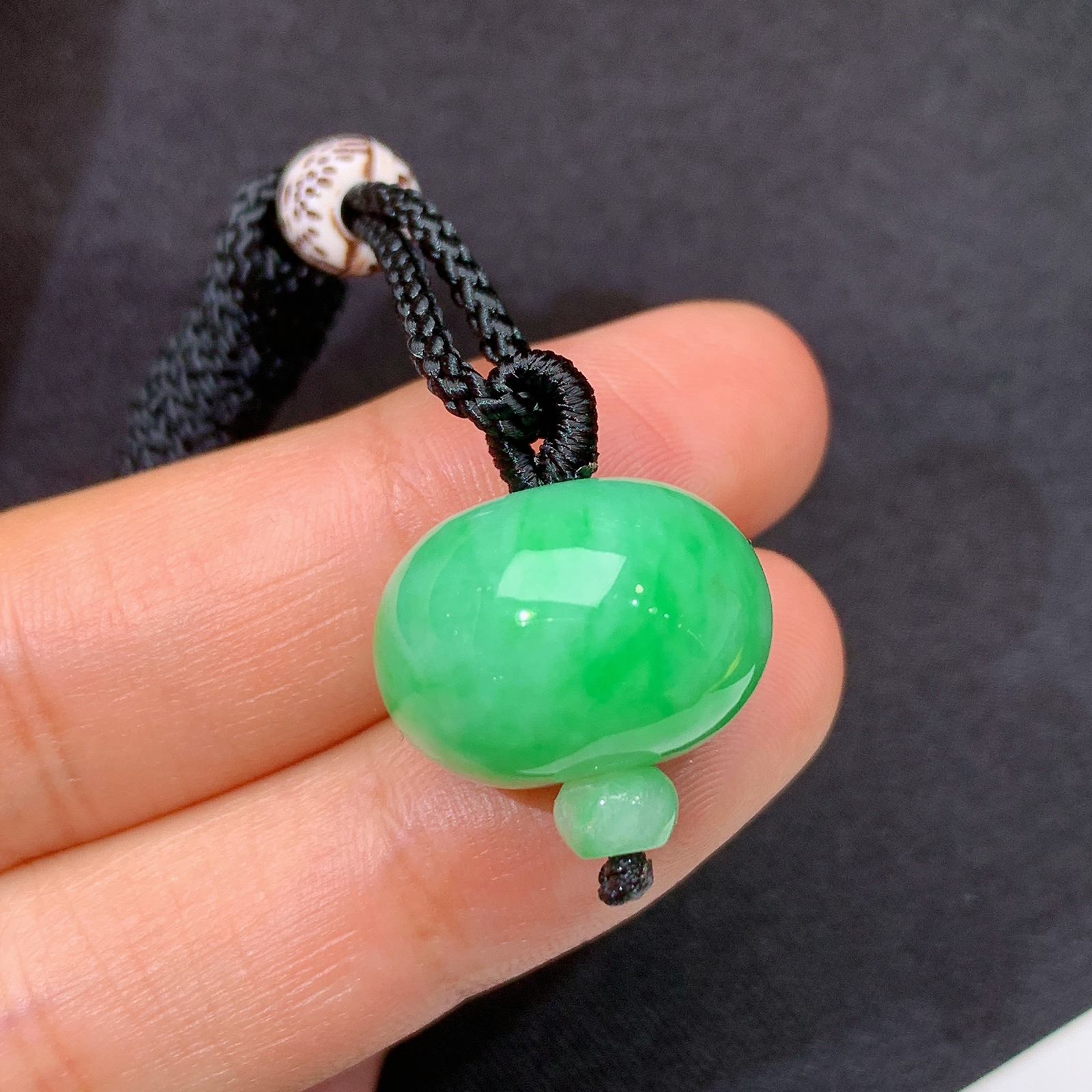 飘绿路路通，镶嵌佳品，冰润色阳，玉质细腻，种水足，J34 尺寸17.2*12