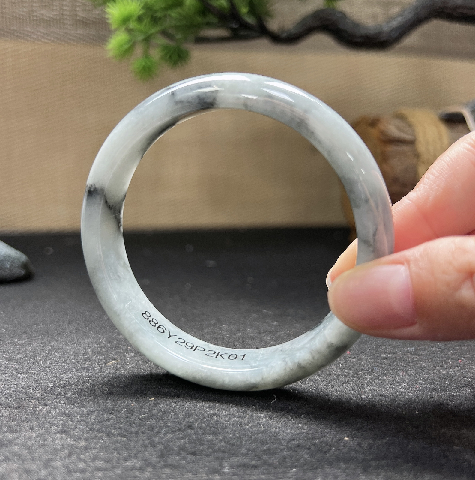 57.5正圈飘乌鸡手镯