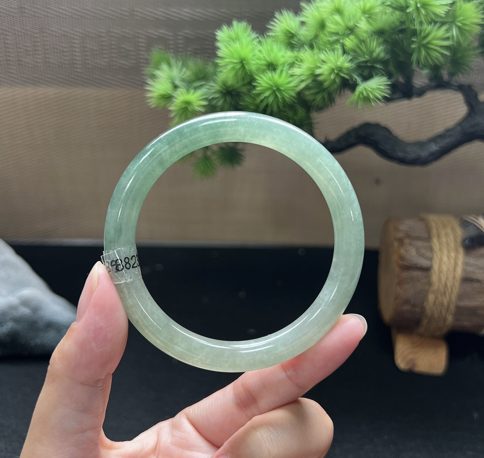 56圈口圆条飘花手镯