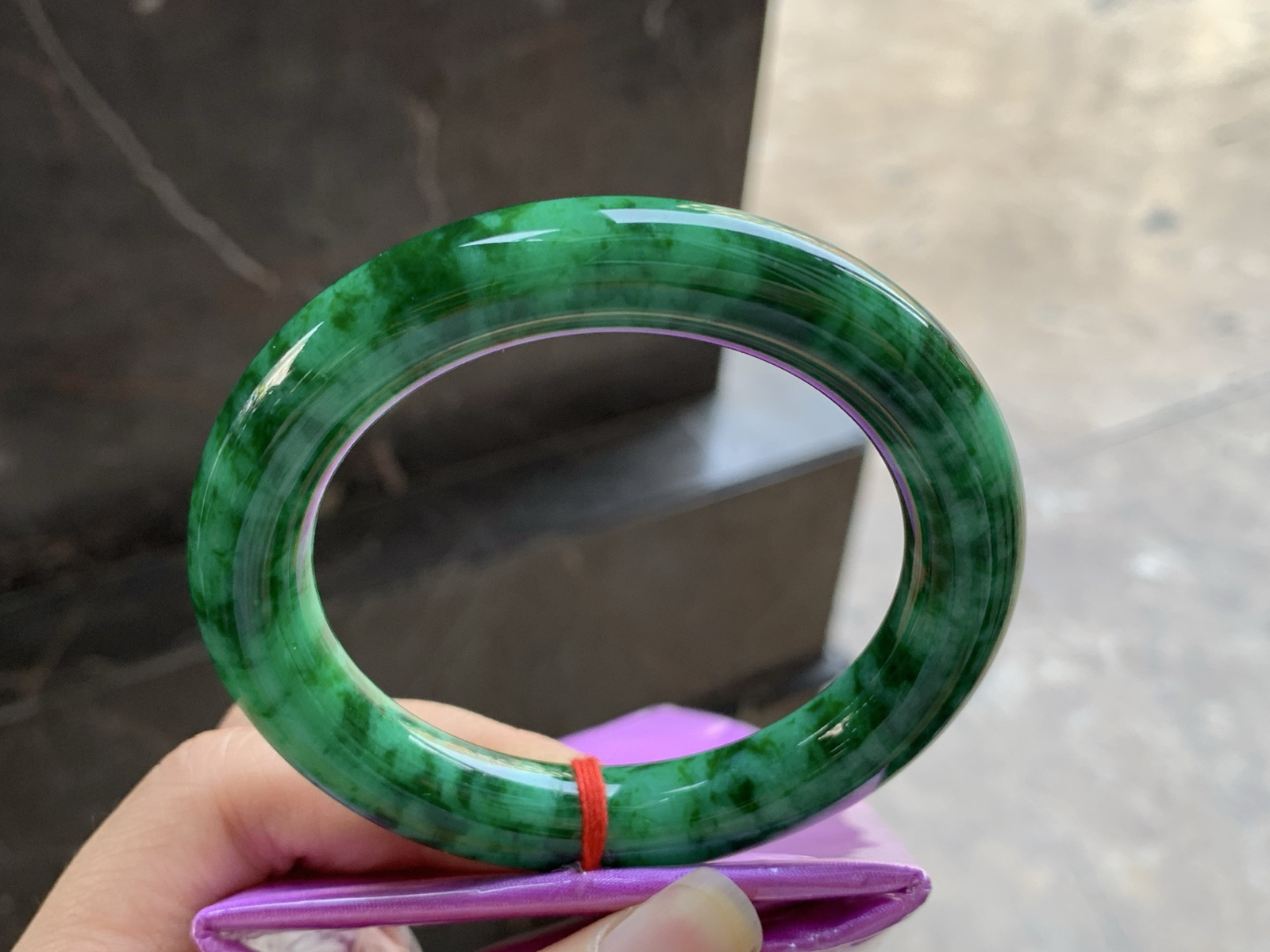 56-11

辣绿色圆条手镯^_^颜色鲜艳