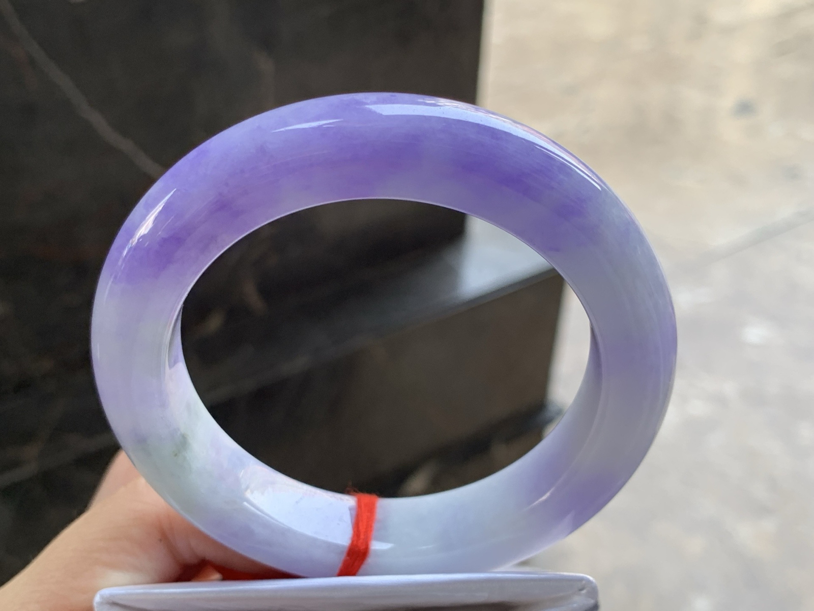 58.5-12.9-11

紫罗兰手镯^_^颜色鲜艳 玉质温润