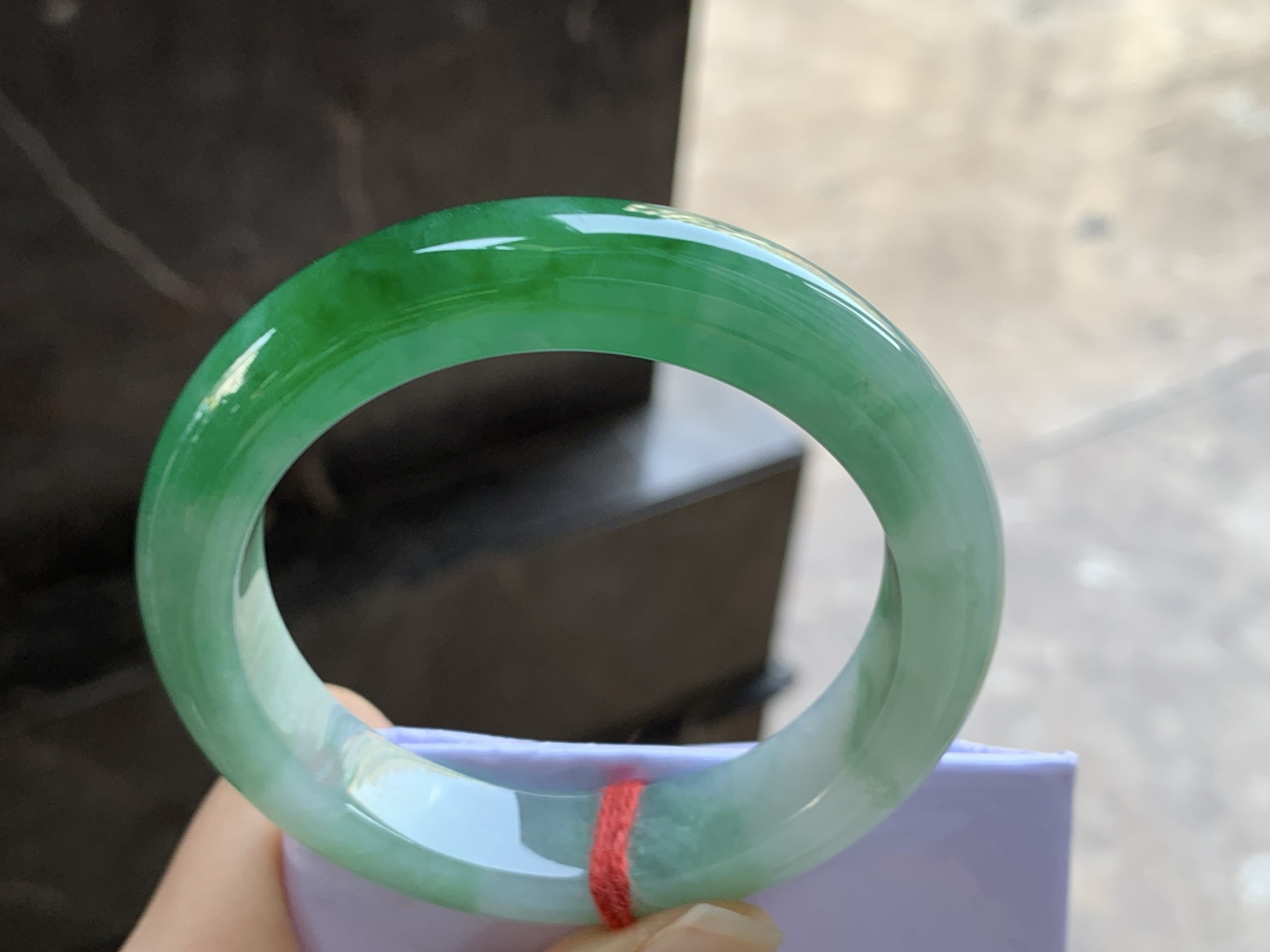 53-12.3-9

辣绿色手镯^_^颜色鲜艳 浓郁