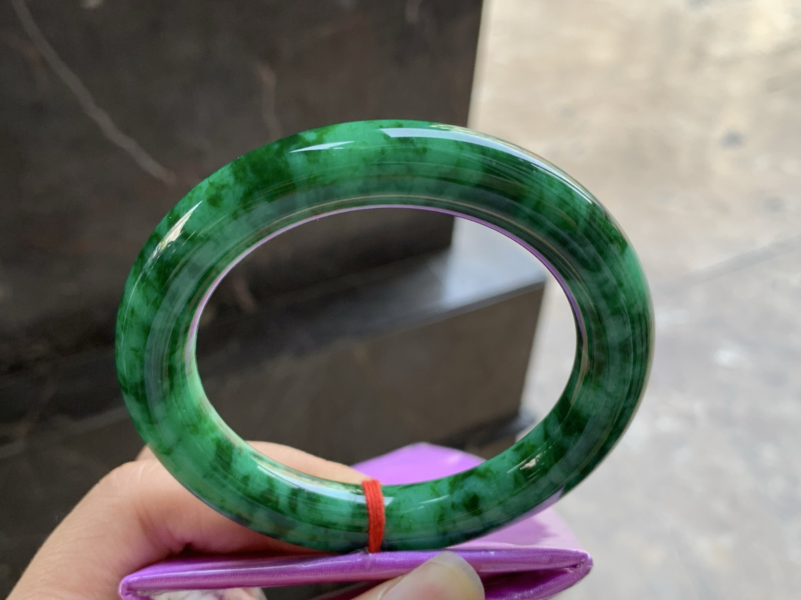 56-11

辣绿色圆条手镯^_^颜色鲜艳