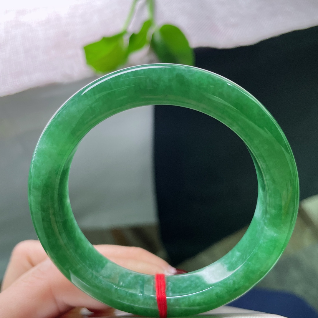 55/11.7/9.4，绿底正圈，历久弥新，愈发温润深沉，如凝固的时光。皮纹，ss51701a