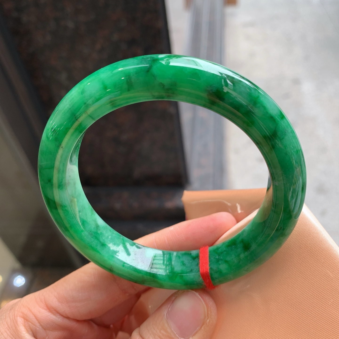 正圈满色 表皮微瑕疵微扣 尺寸：60.3/12.5/10.3  色辣大圈口