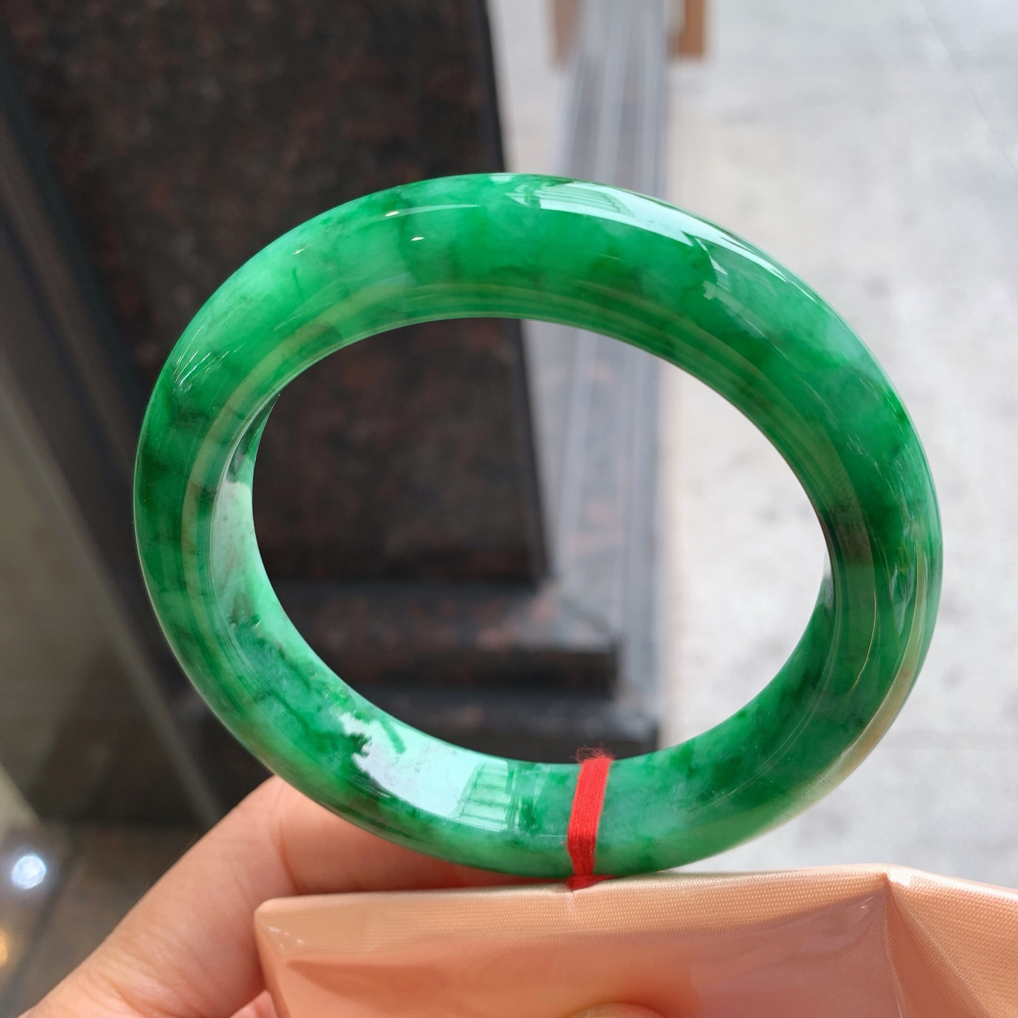 正圈满色 表皮微瑕疵微扣 尺寸：60.3/12.5/10.3  色辣大圈口