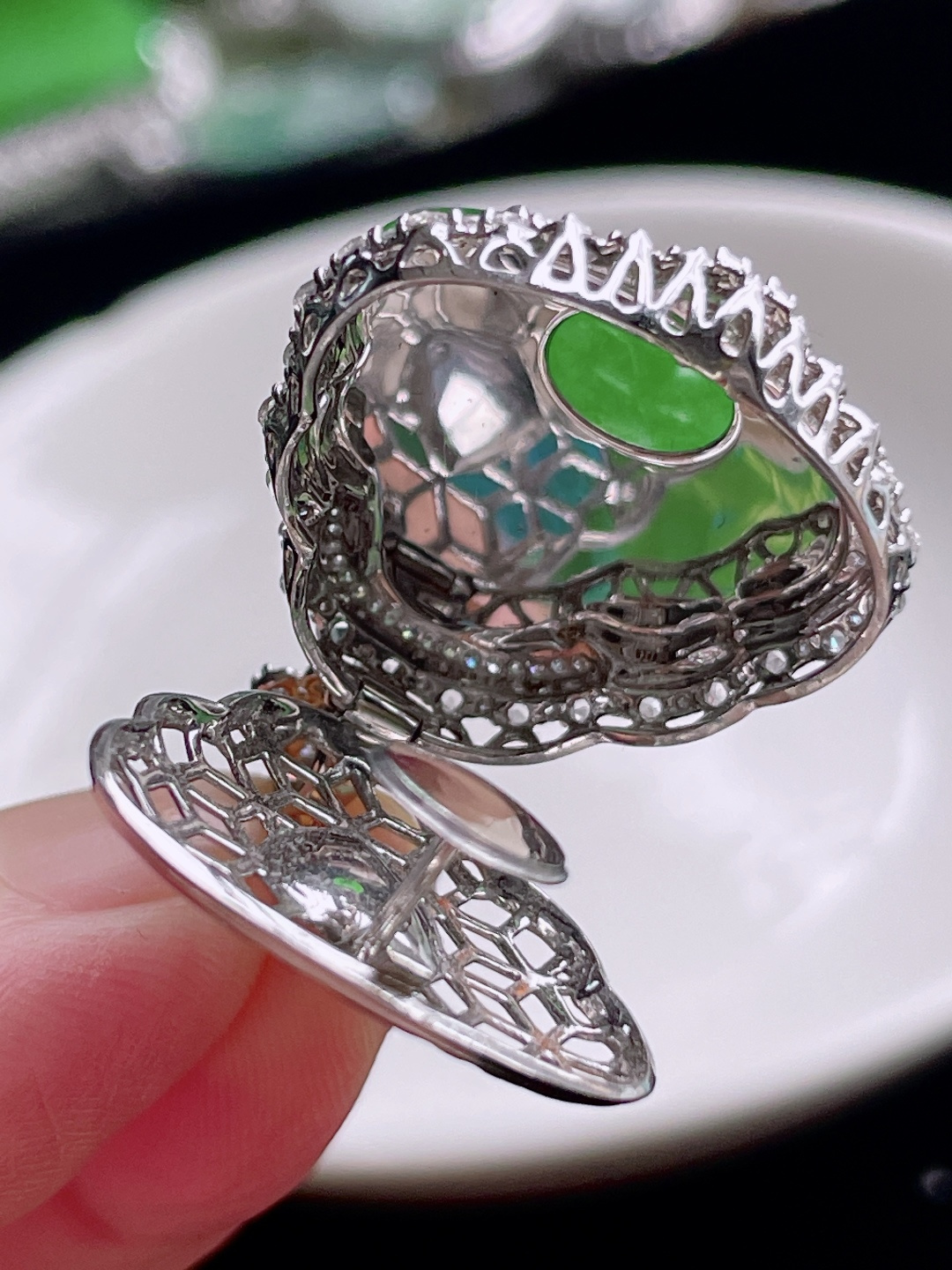 ️ 缅甸佛公 色绿莹润 无裂：28.5/23/8.8，裸石：16.6/20，超值