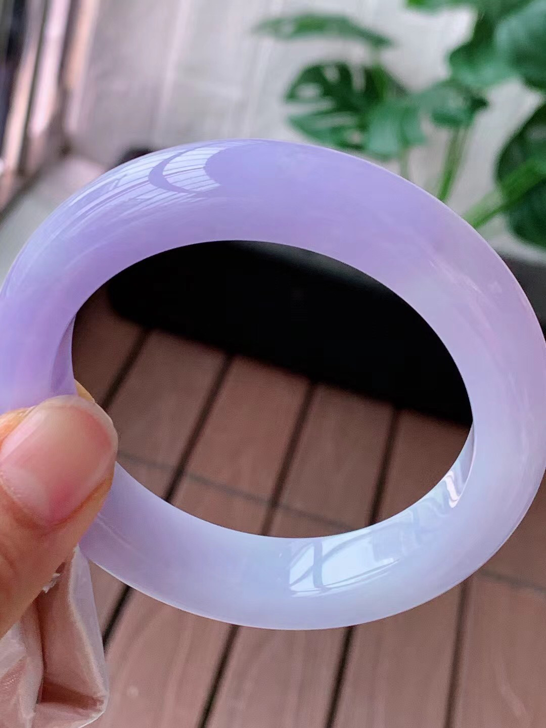 【翡翠名称】老种冰紫罗兰55正圈口手镯
【翡翠尺寸】55/13/9.6mm适合54-56正圈口佩戴
