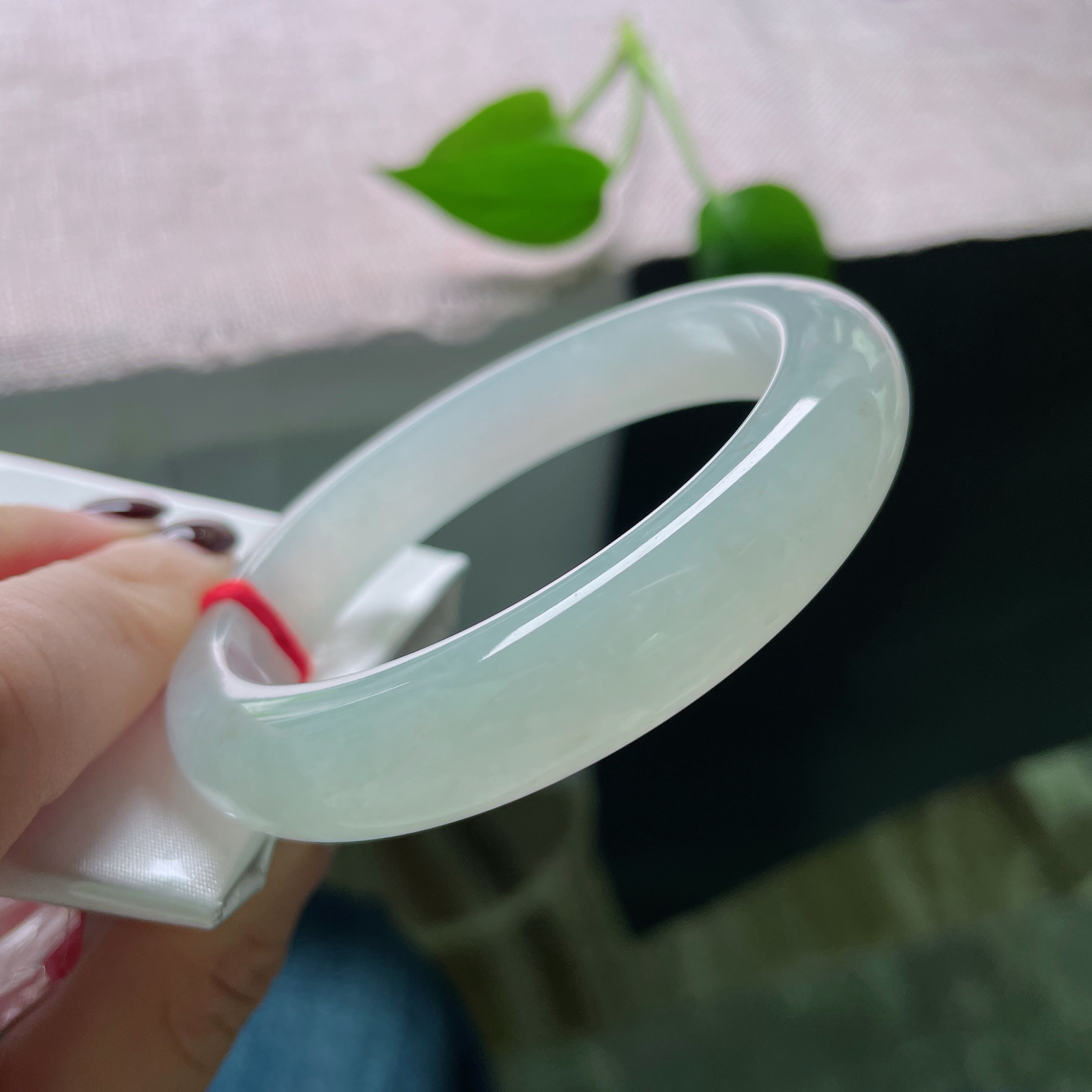 57.7/12.2/8.9，冰晴底正圈，裁一块初晴的天空，封入冰肌玉骨。 腕间自有清风明月。ss51839a..