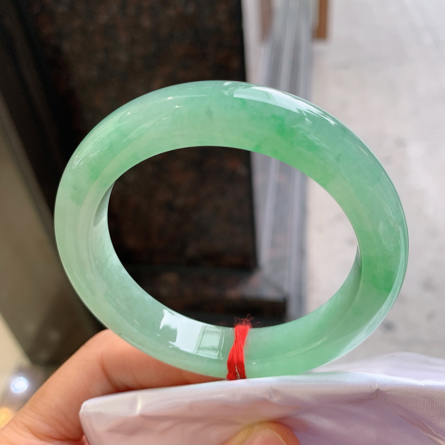 正圈冰飘绿 有颗美人痣 尺寸：56.8/11.9/9.6 版型好