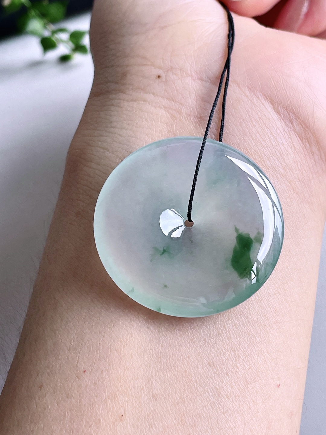 【裸石】冰种飘花平安扣大平安扣吊坠【说明】缅甸 无裂 性比高  【尺寸】35.8-6【重量】15.