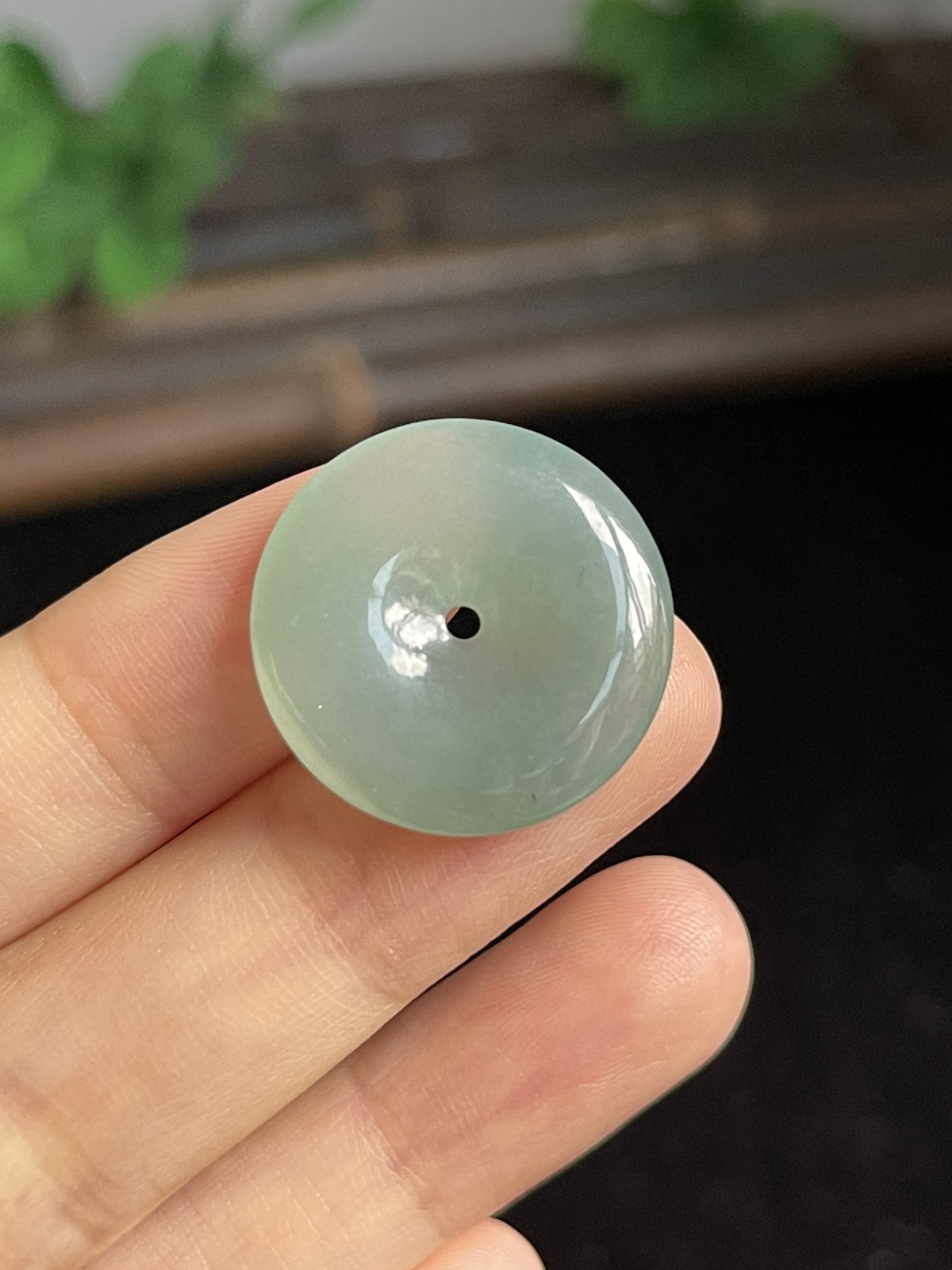 翡翠冰糯种淡绿色平安扣