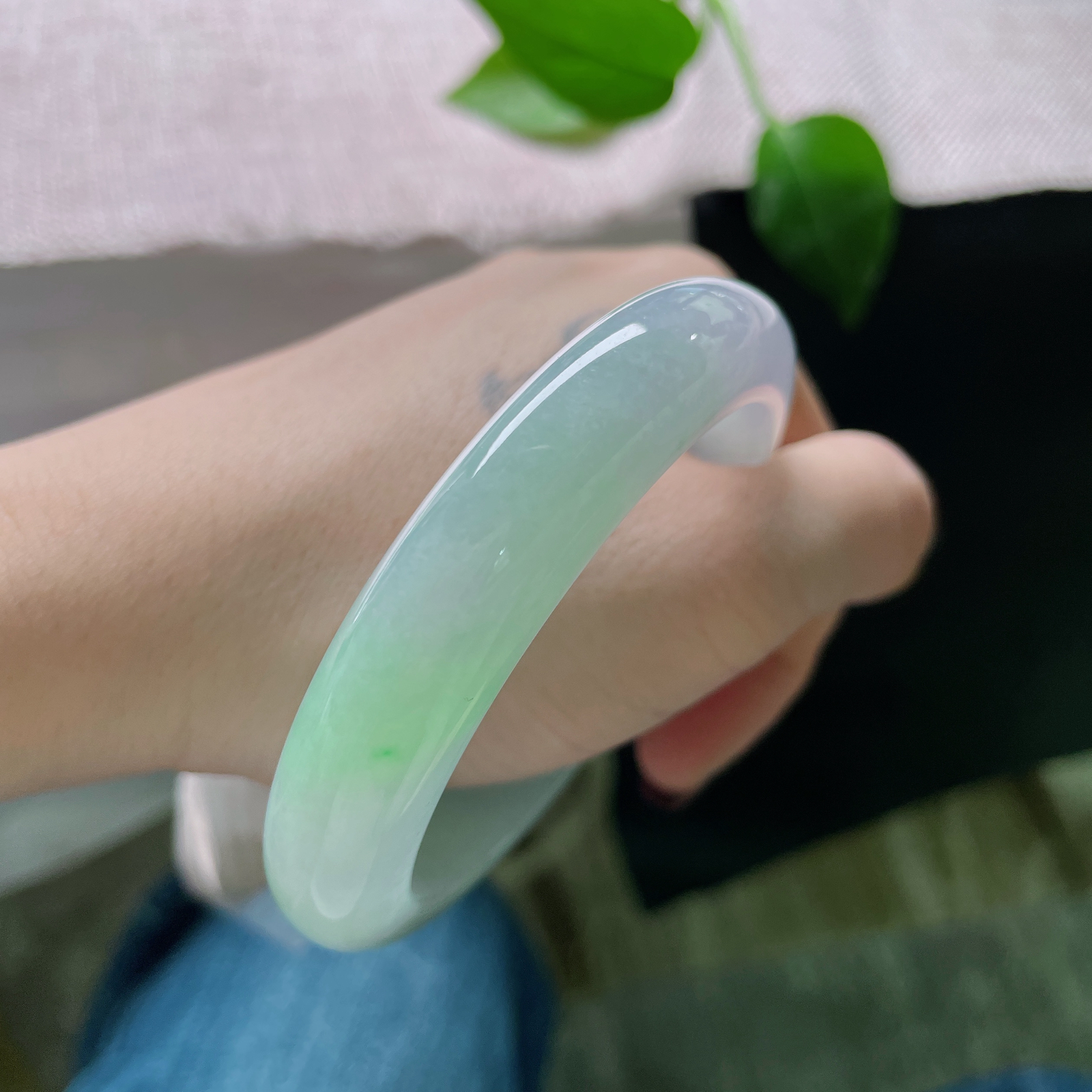 57.7/12.7/8.9，冰春彩正圈，冰为骨，春为魂，彩作魄。 紫气东来，翠色西至，富贵天成。ss51730a..