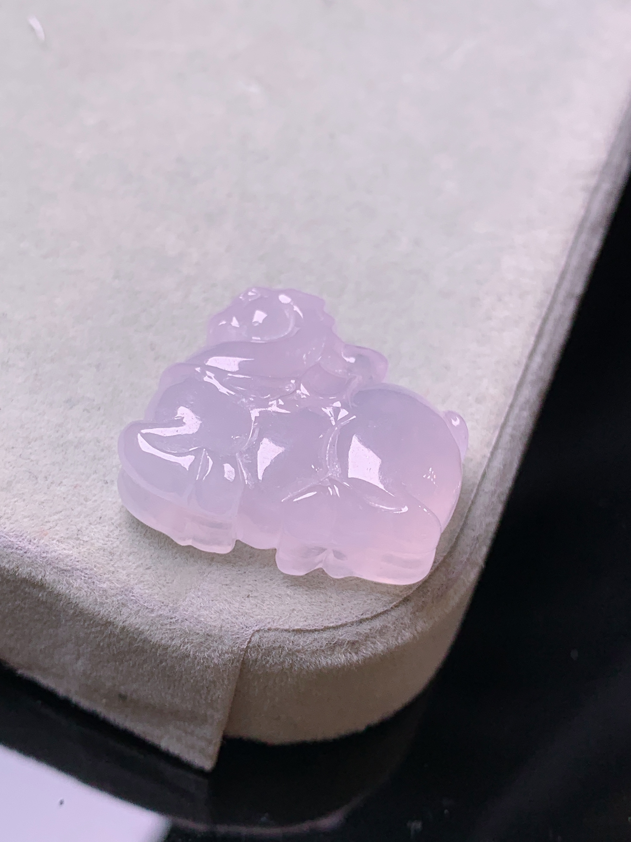 冰种唐马吊坠 玉质细腻 色泽艳丽清新 水润亮眼 整体尺寸19*21*7.7a2