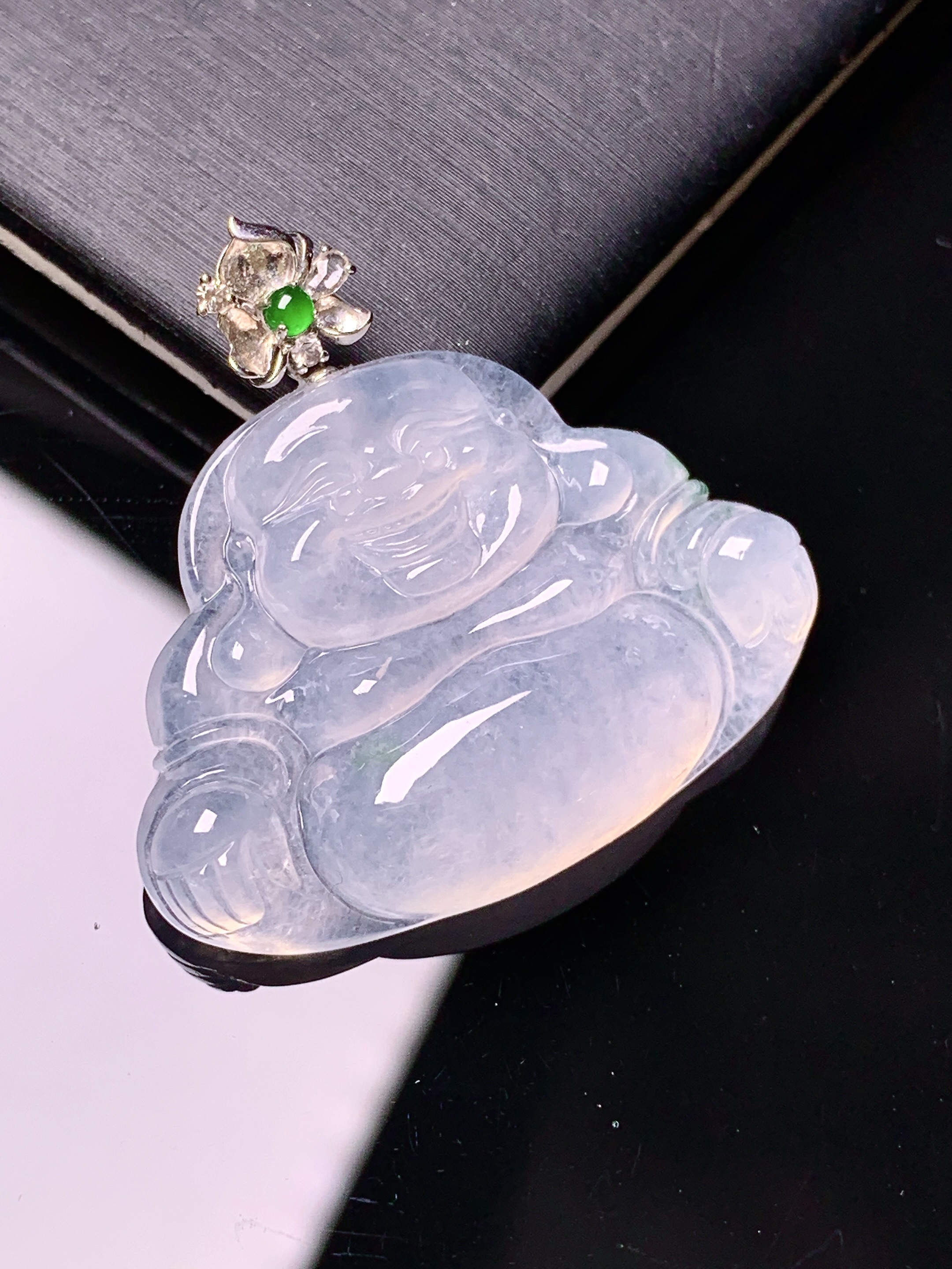 18k金钻镶嵌冰种佛公吊坠 玉质细腻 色泽艳丽清新 水润亮眼 整体尺寸30.8*32.5*5.8c1