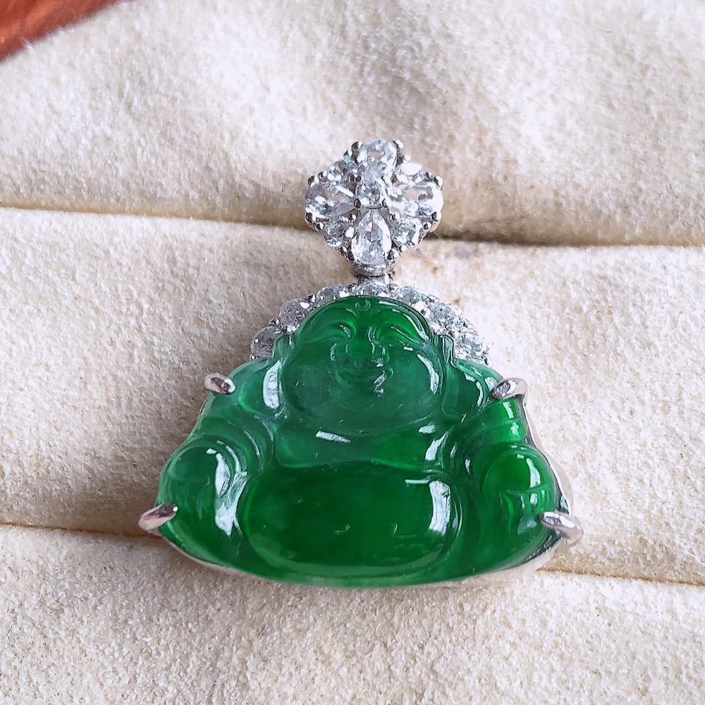 冰润精雕925银佛公吊坠，法相端庄大气，工艺精湛，种色浓郁，细腻饱满冰润，种老水足，收藏佳品，佩戴大