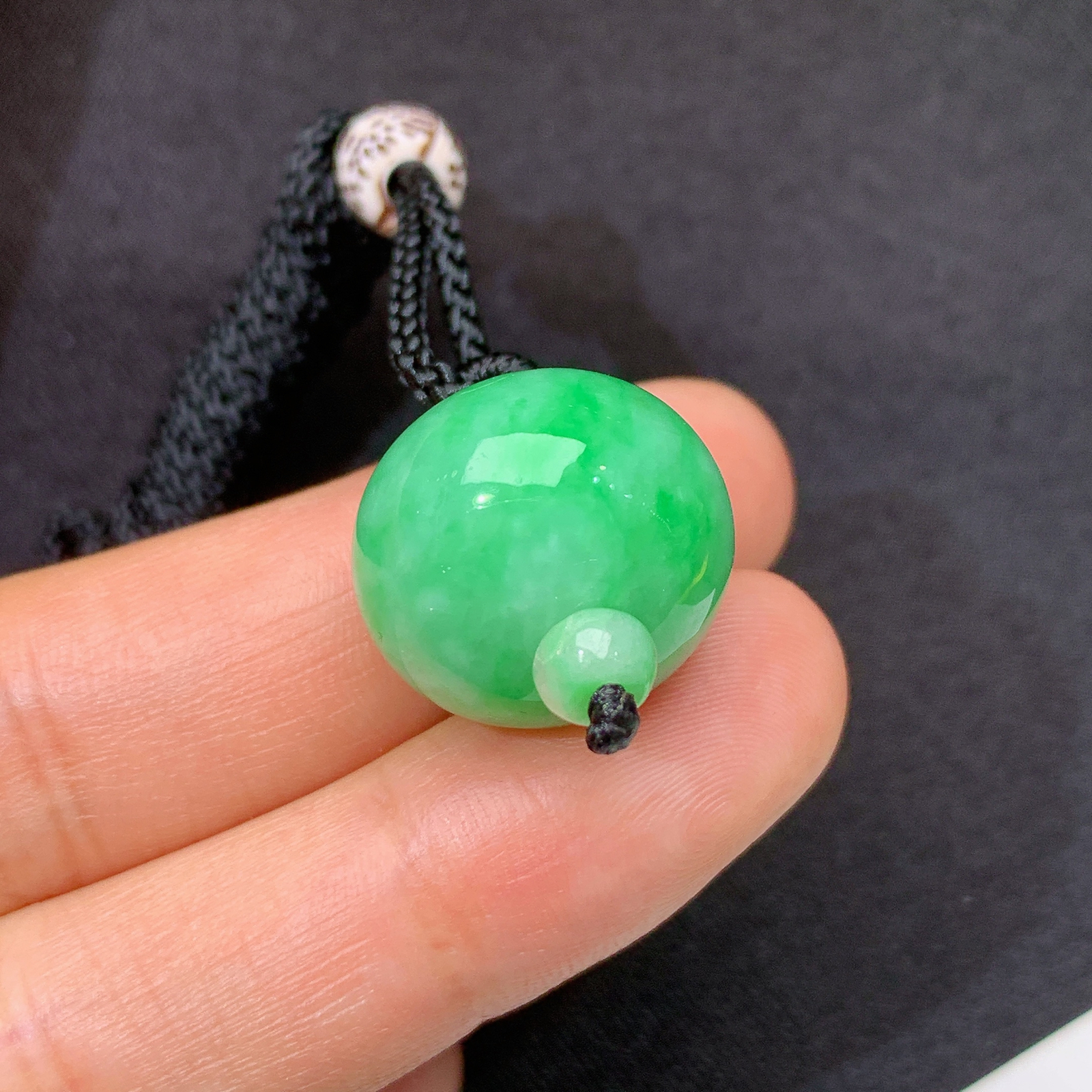 飘绿路路通，镶嵌佳品，冰润色阳，玉质细腻，种水足，J34 尺寸17.2*12