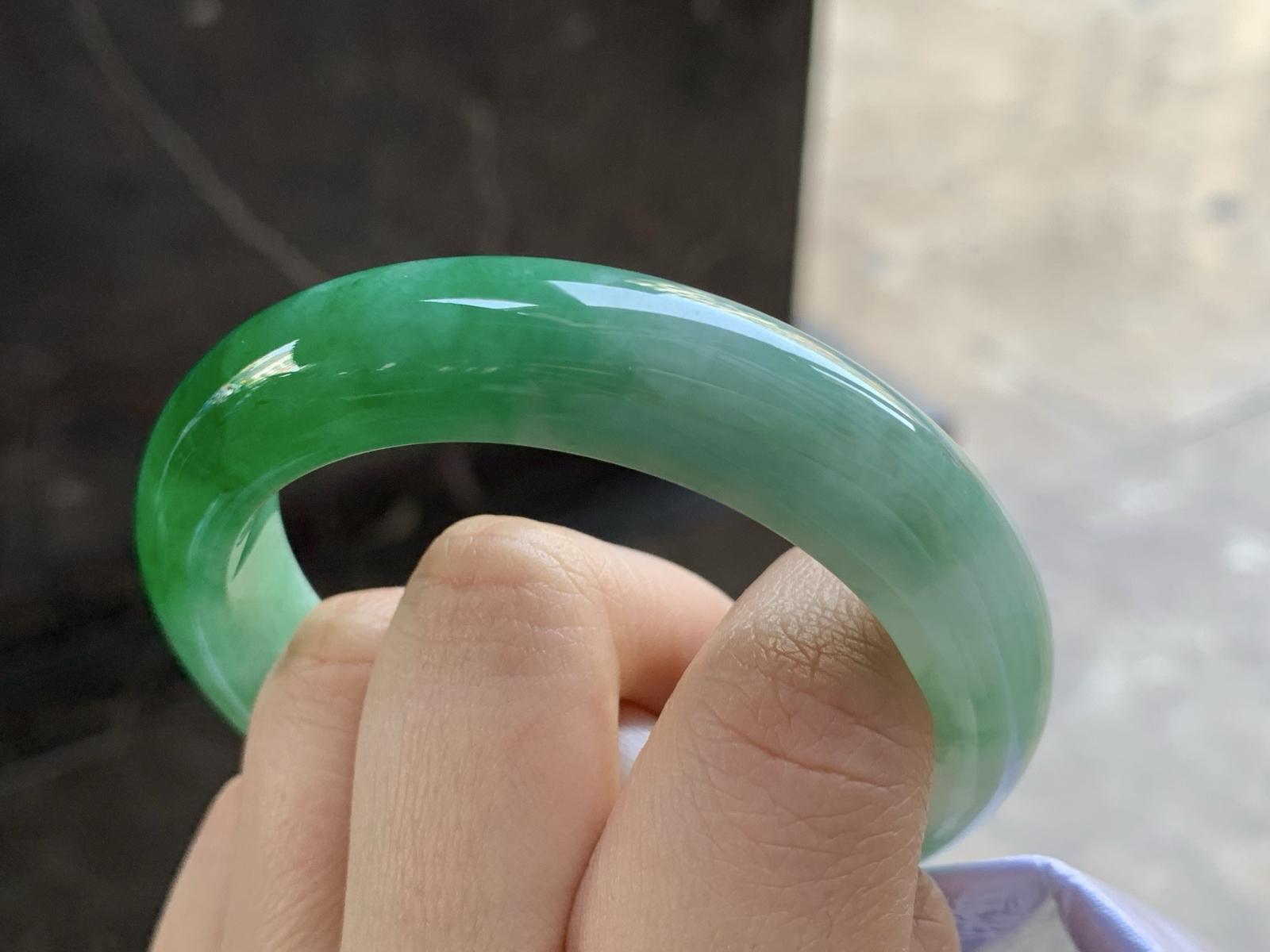 53-12.3-9

辣绿色手镯^_^颜色鲜艳 浓郁