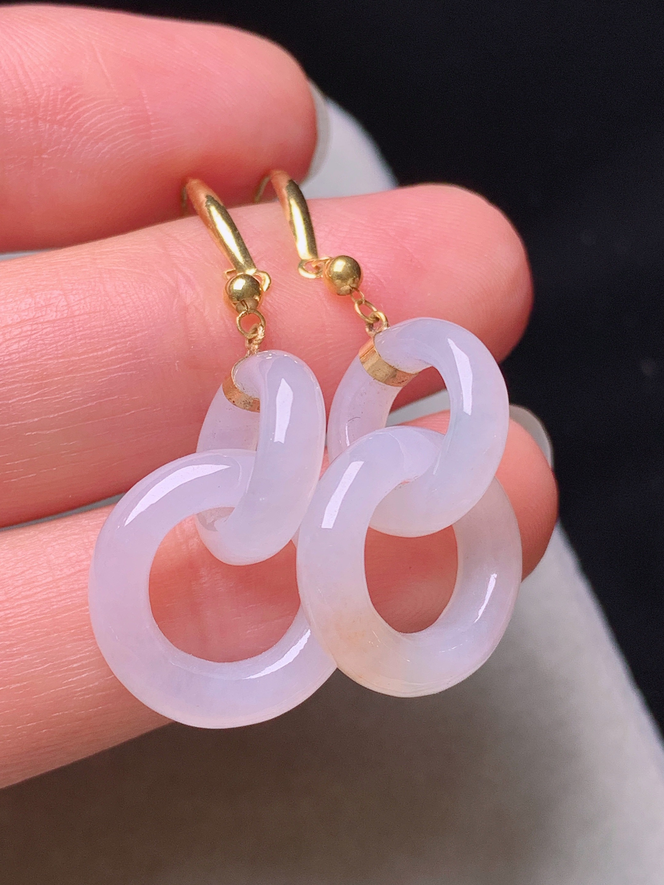 18k金镶嵌冰种环环相扣耳坠 玉质细腻 色泽艳丽清新 水润亮眼 整体尺寸42.5*15*4L4