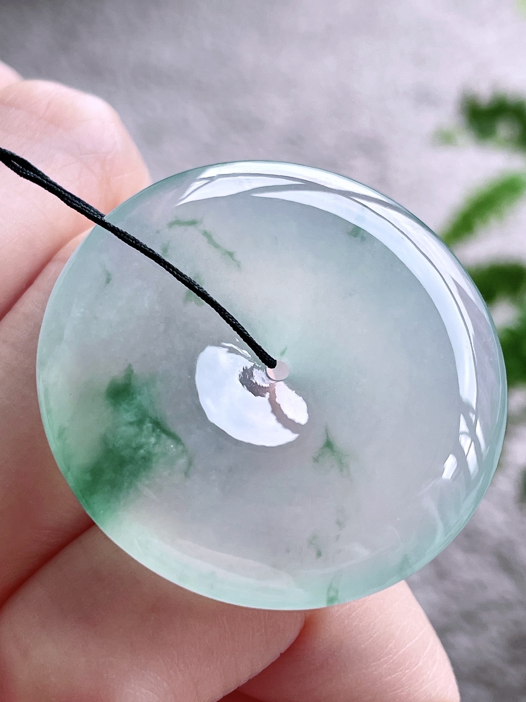 【裸石】冰种飘花平安扣大平安扣吊坠【说明】缅甸 无裂 性比高  【尺寸】35.8-6【重量】15.8克