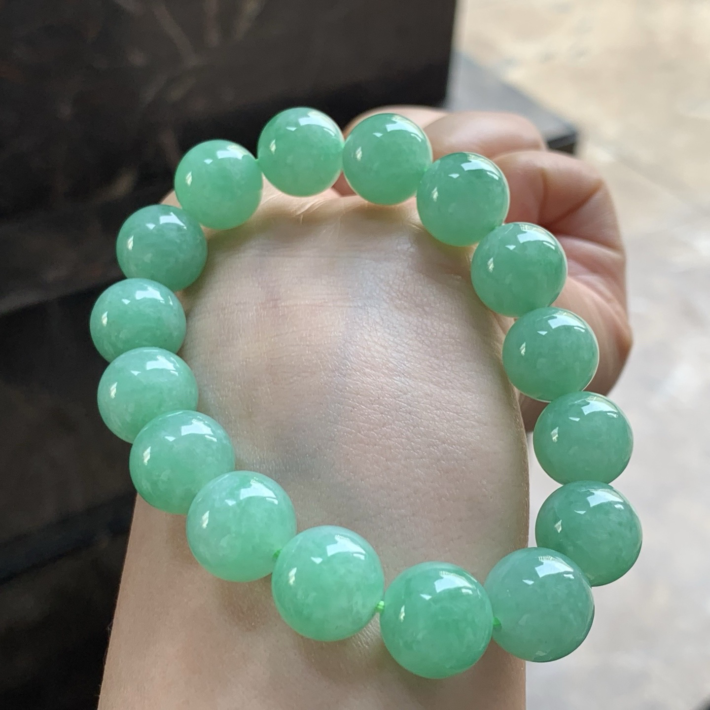 绿色手串^_^大颗 鲜艳 玉质温润