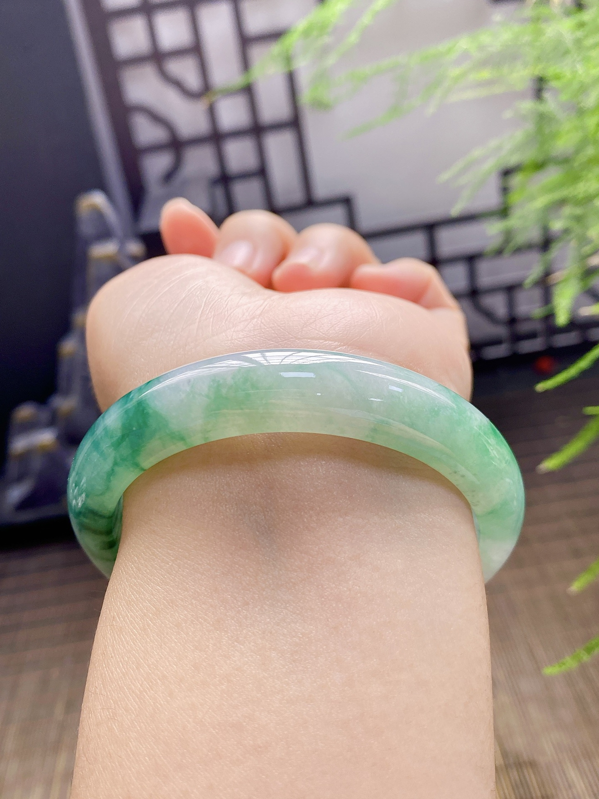 【冰飘花手镯】

【尺寸】58-8-12.5