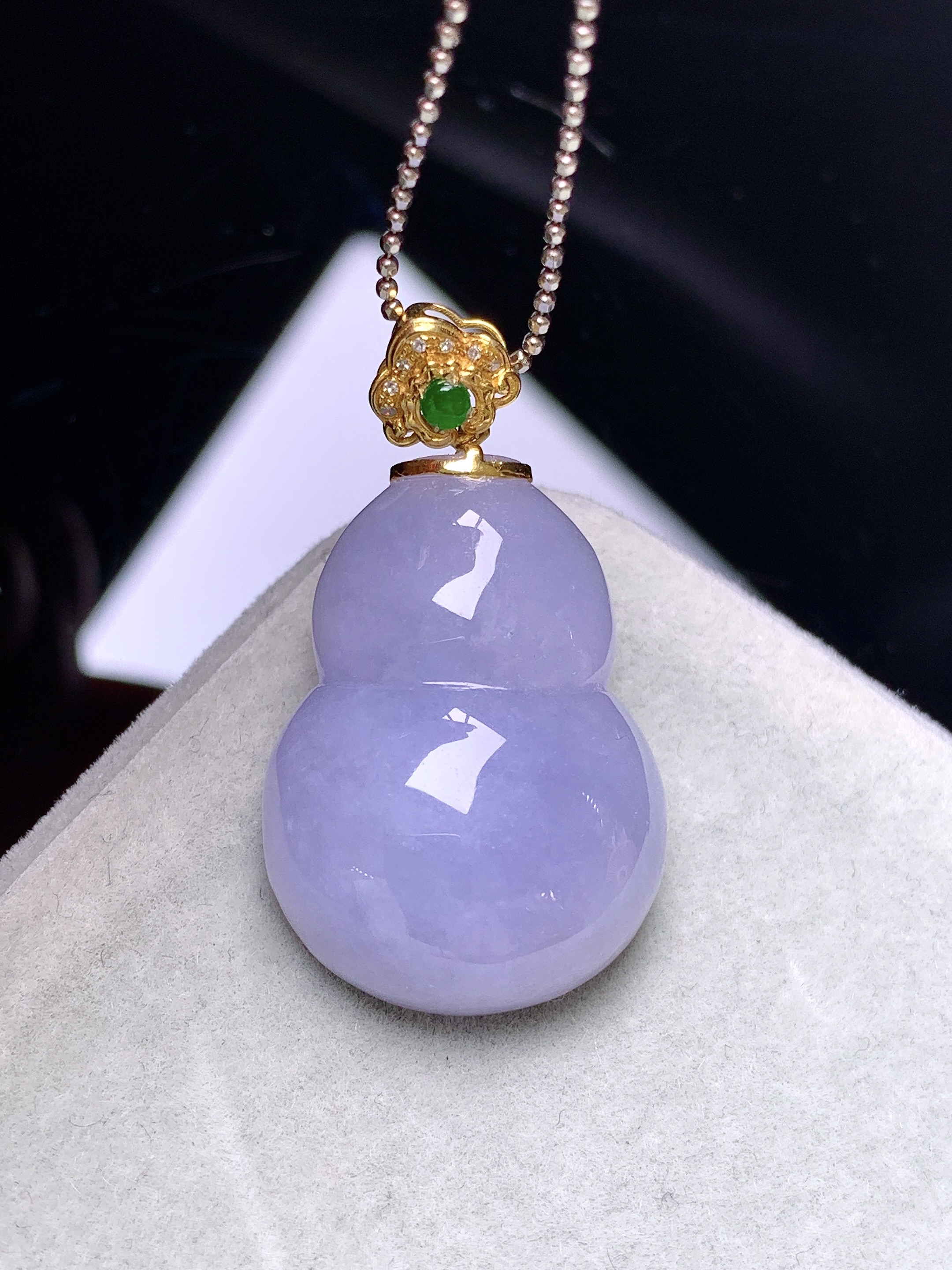 18k金镶嵌紫罗兰葫芦吊坠 玉质细腻 色泽艳丽清新 水润亮眼 整体尺寸32.3*18*8.5L4