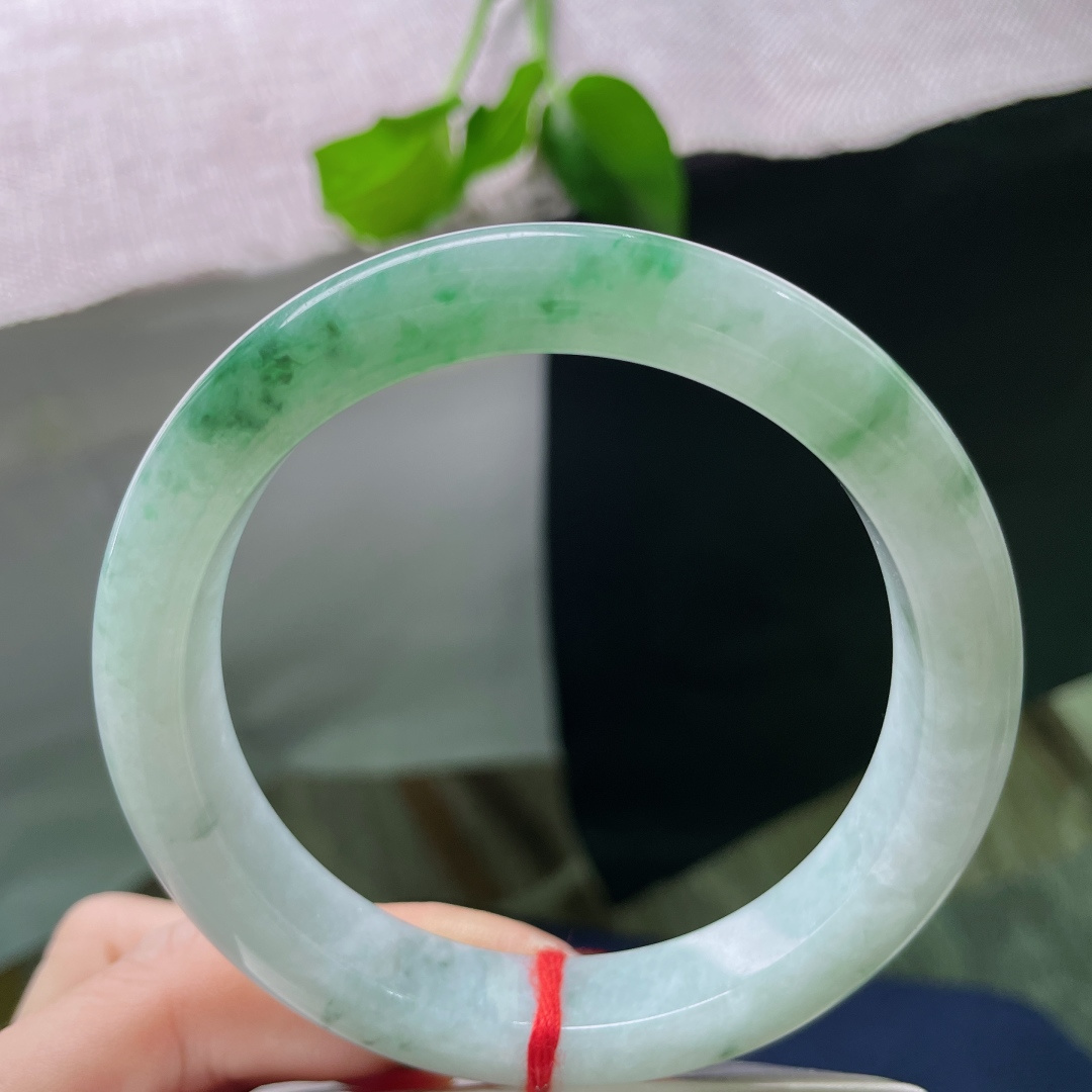 60.3/12/8.7，飘花正圈，大圈口，一镯润色，几缕花影游，皮纹，ss50693a