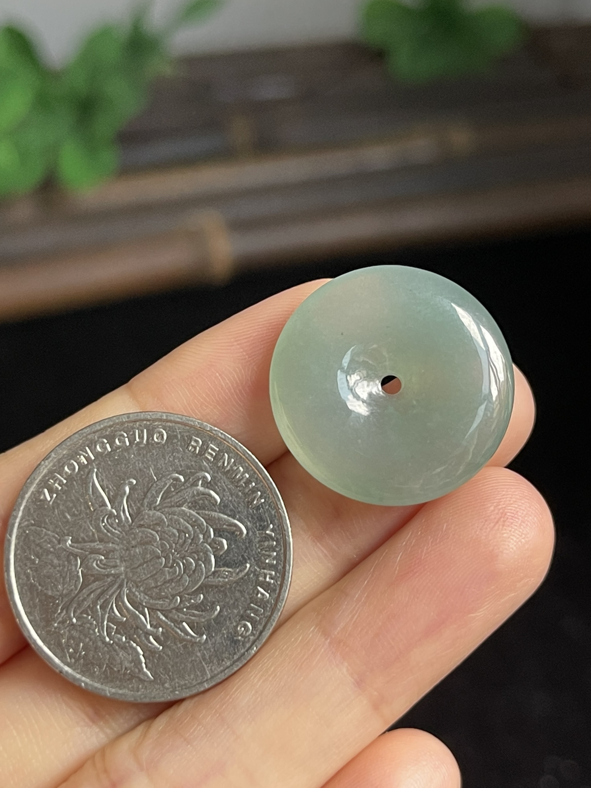 翡翠冰糯种淡绿色平安扣